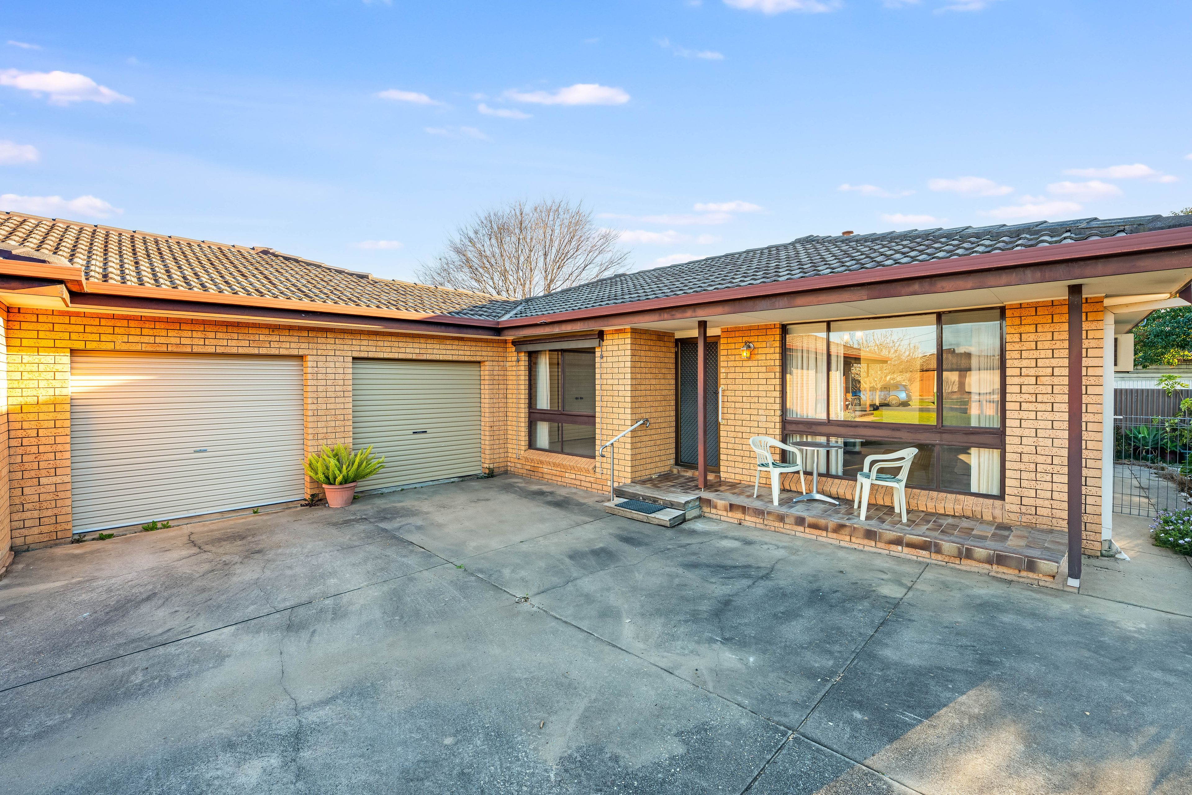 2/399 Ross Circuit, Lavington, NSW 2641