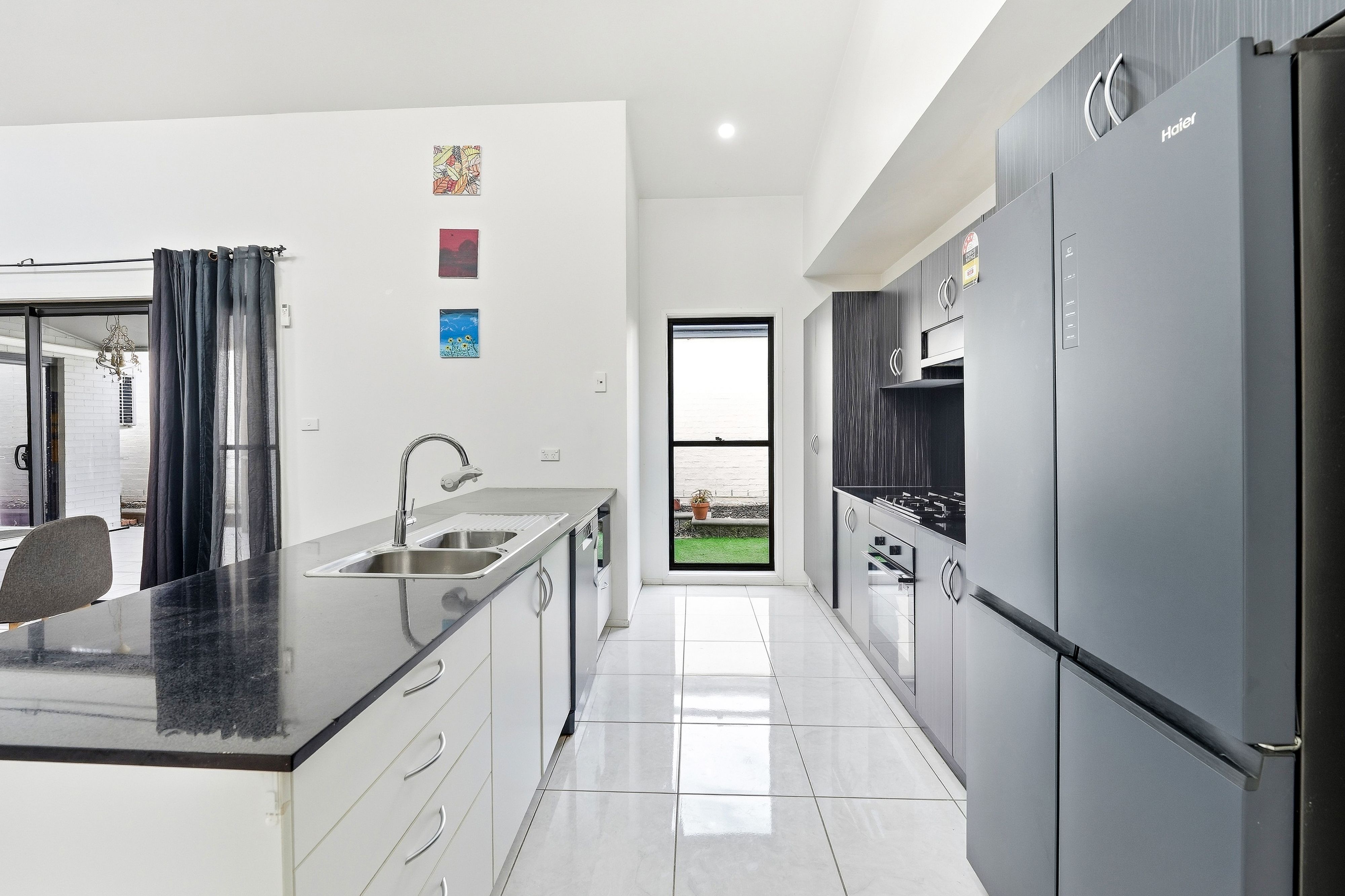29 Drummond Avenue — photo 3 of 24