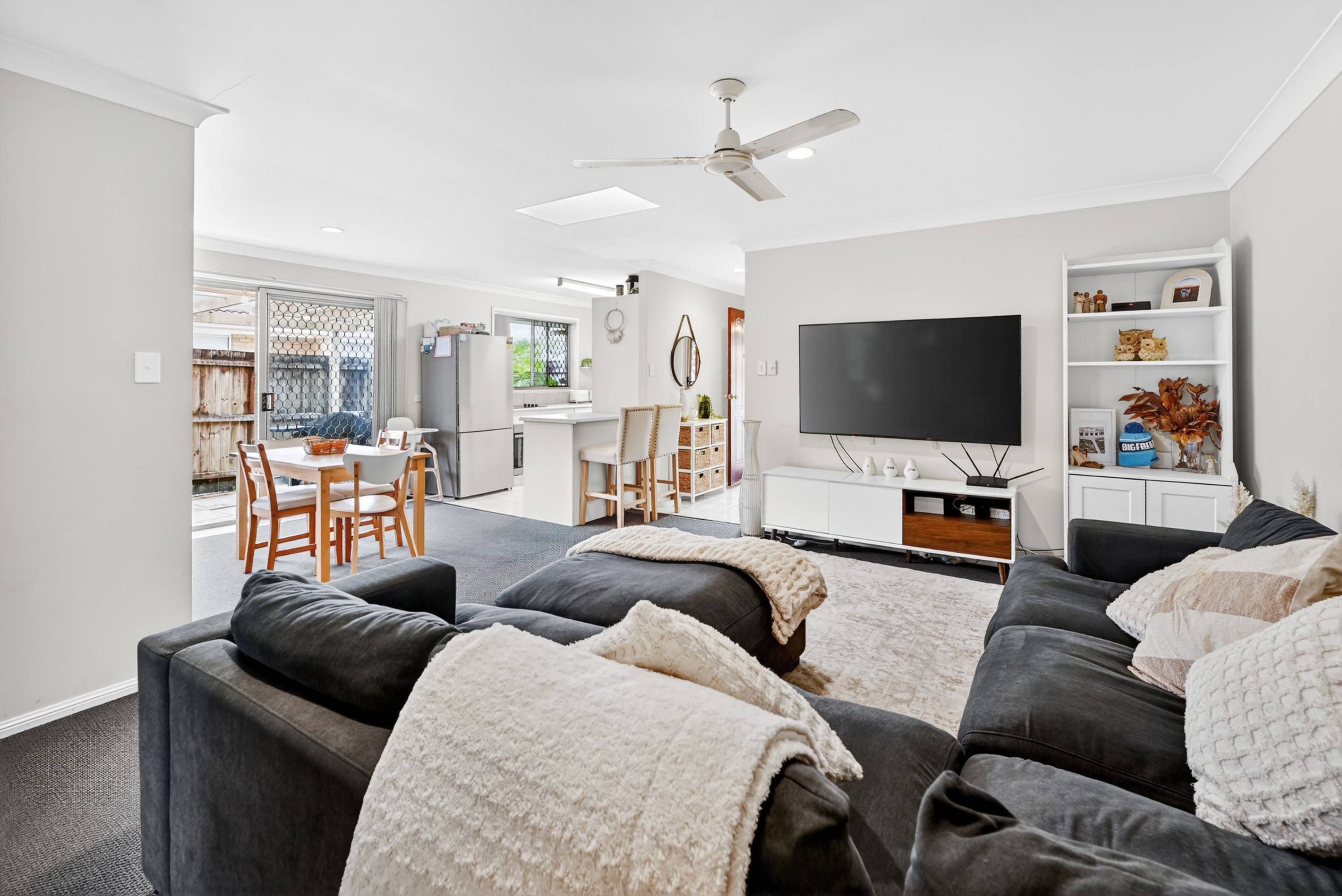 2/17 Coventry Court, Labrador, QLD 4215