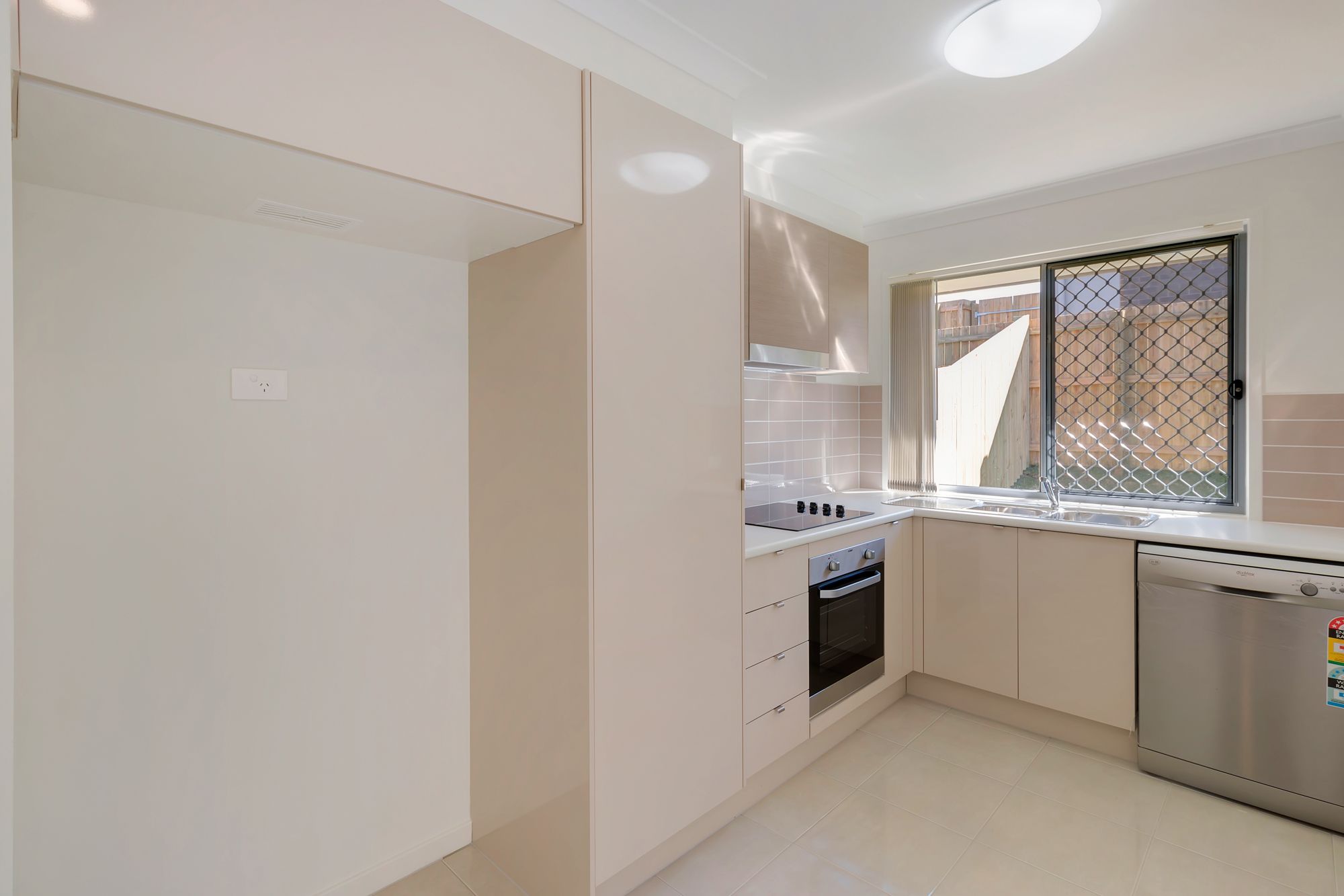 2/40 Jupiter Street, Wulkuraka, QLD 4305