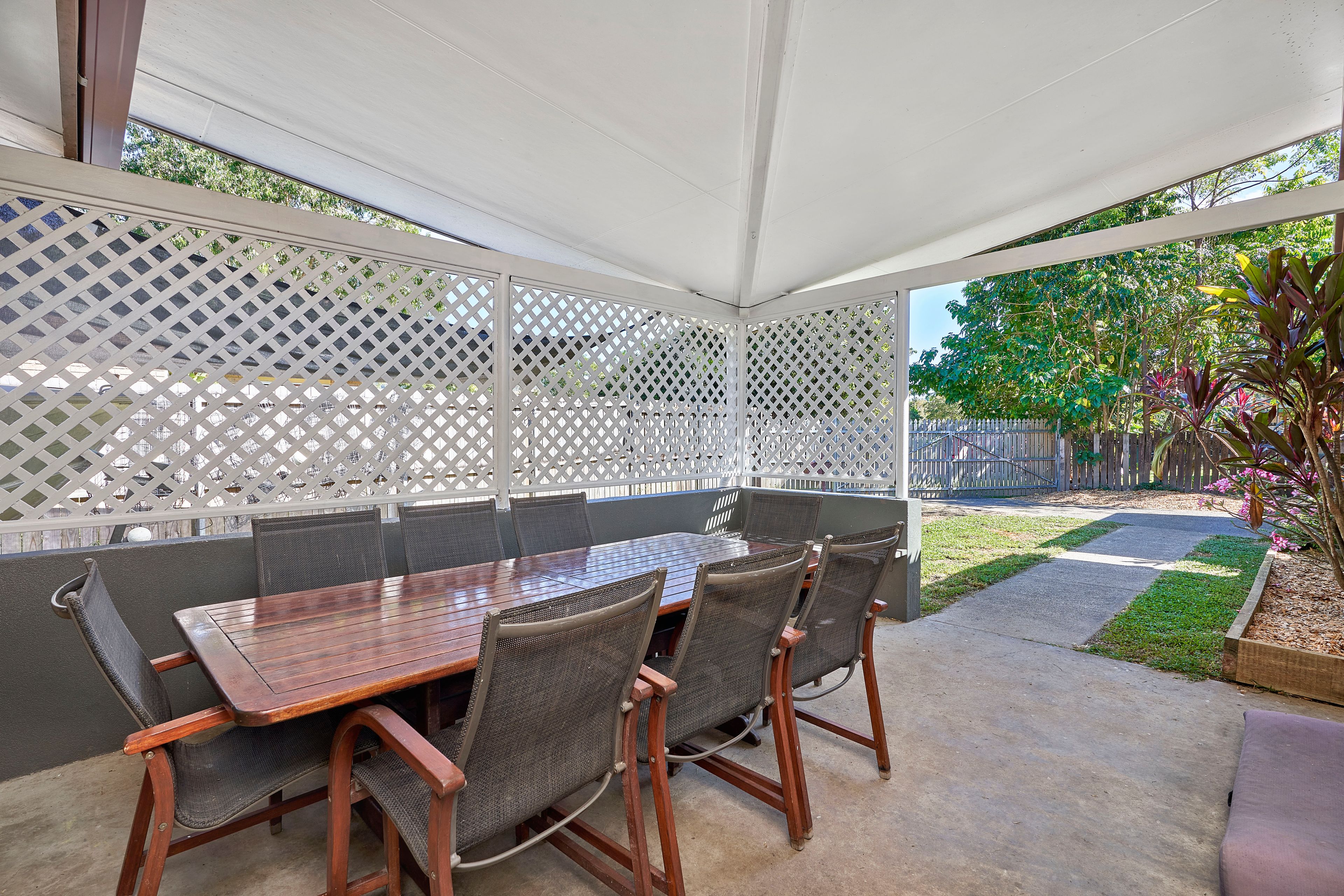 10 Craig Street, Mooroobool, QLD 4870