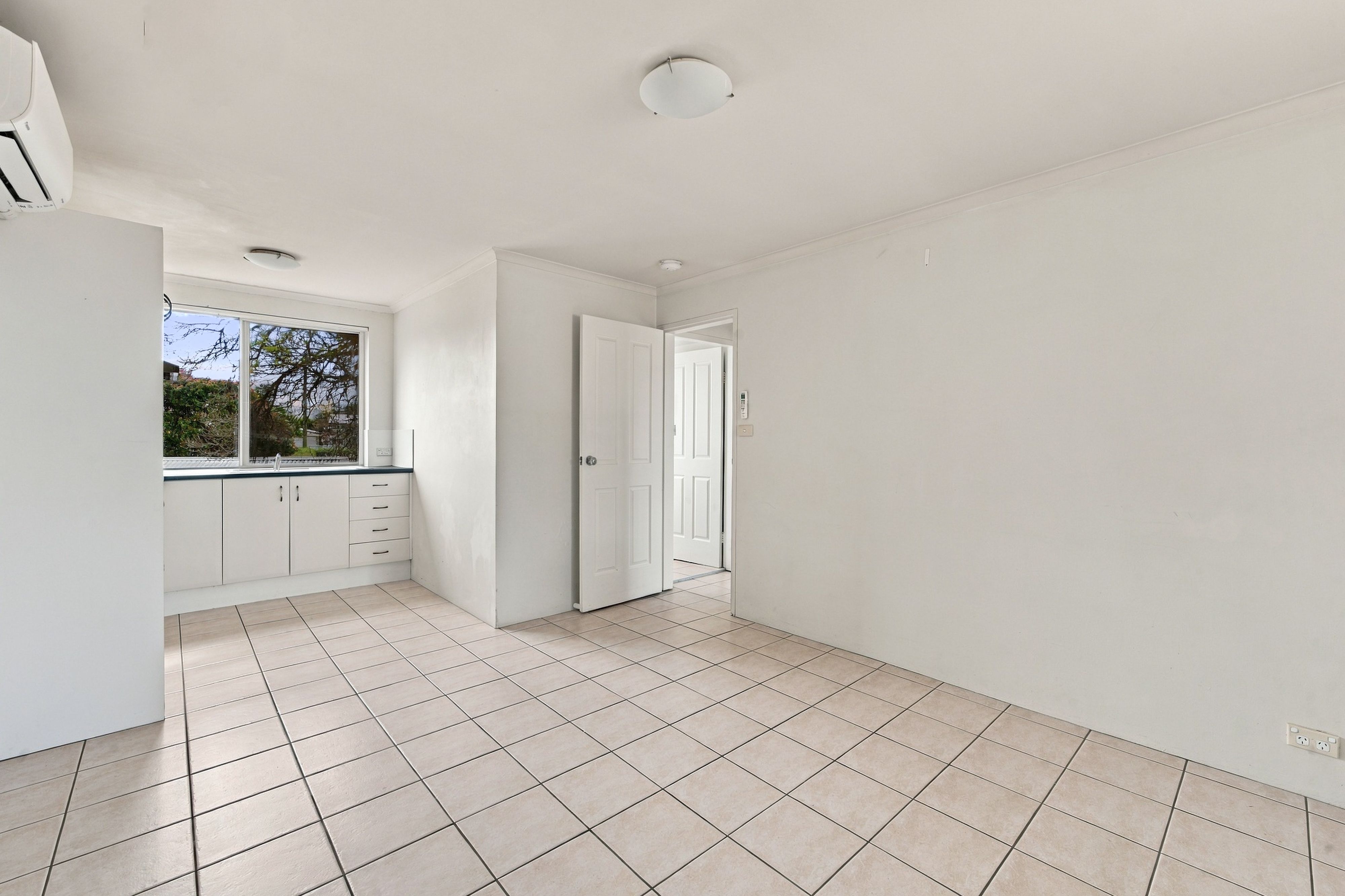 6/56 Crest Road — photo 6 of 10
