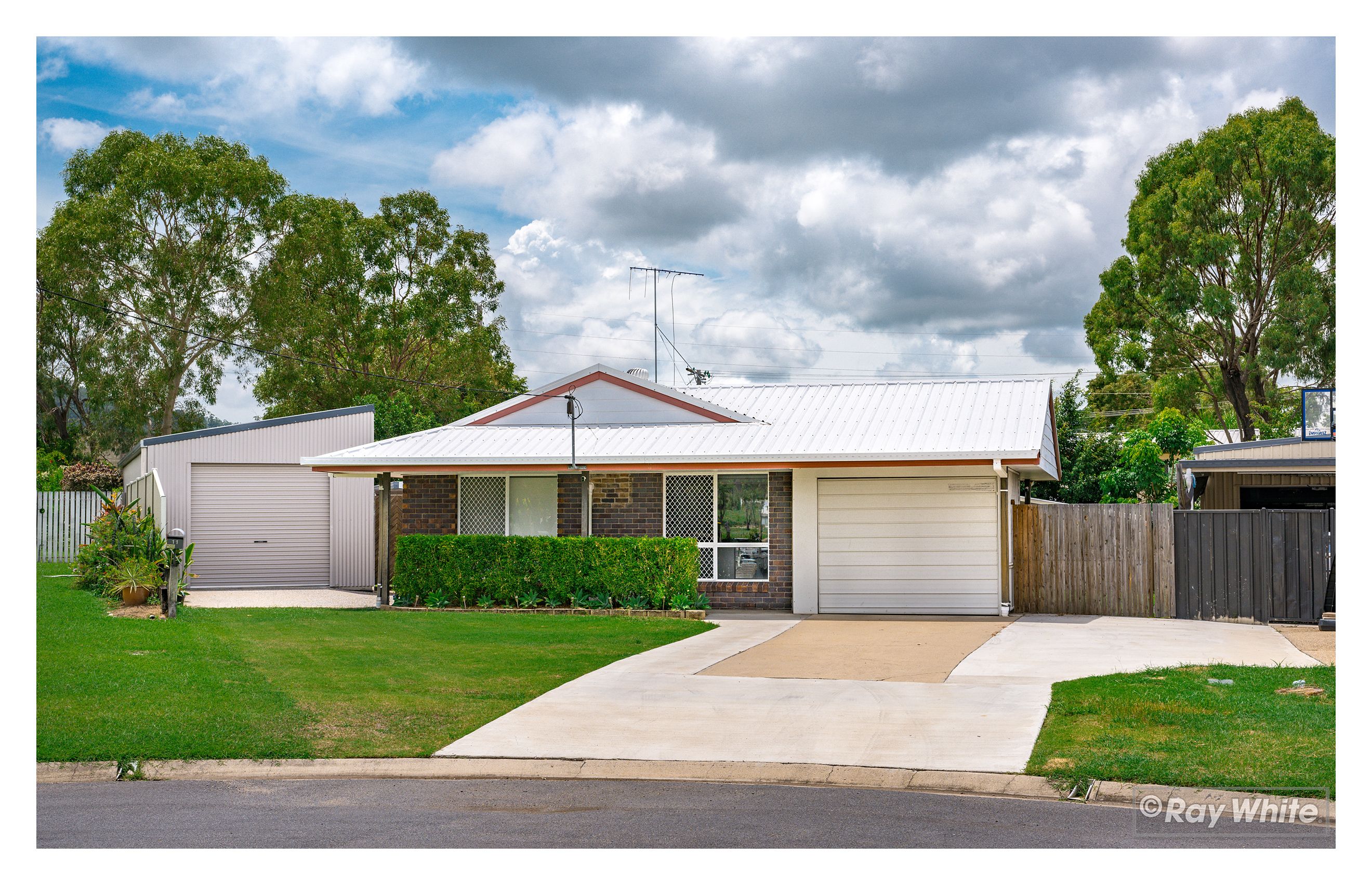 11 Kingfisher Parade, Norman Gardens QLD 4701
