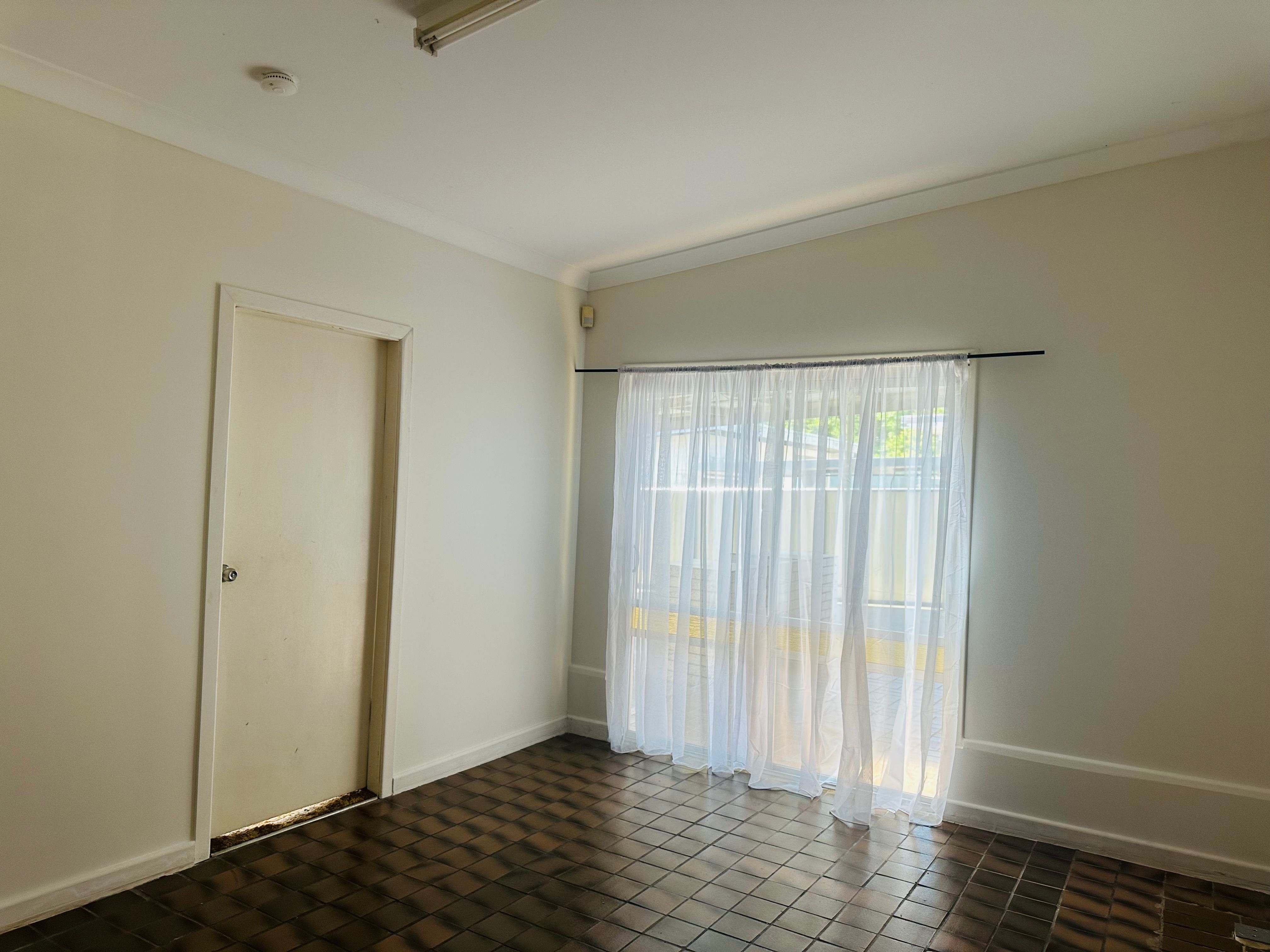 4 Churchill Crescent — photo 8 of 12