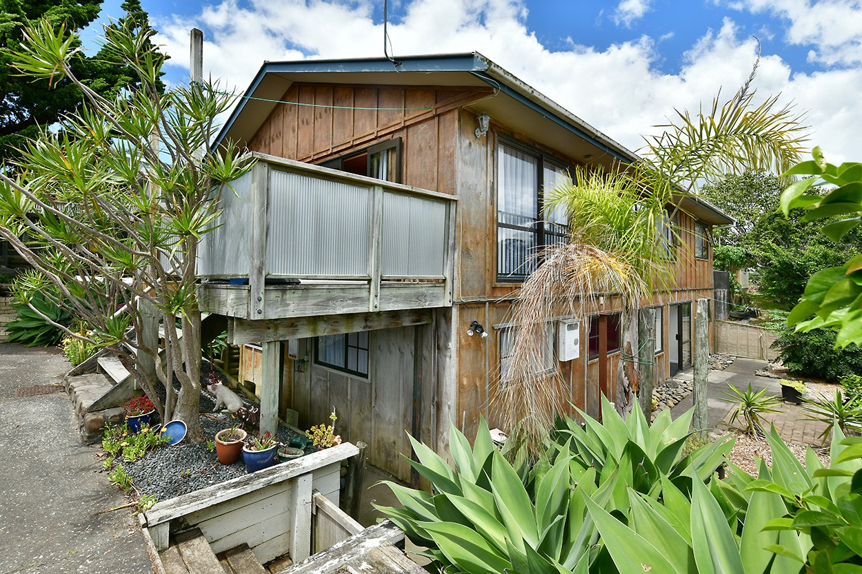 1295 Whangaparaoa Road, Army Bay, Rodney
