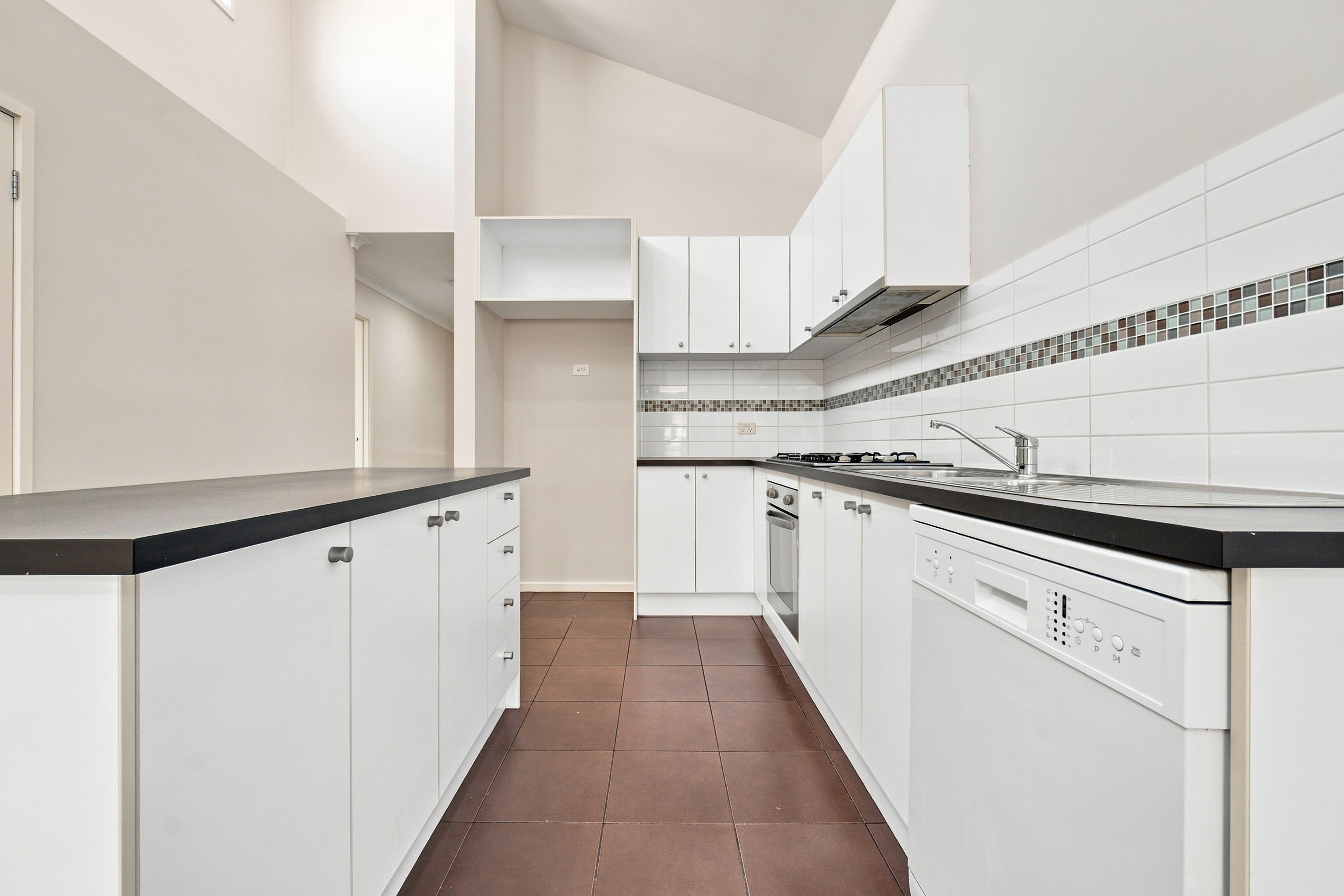 180 Paterson Drive — photo 4 of 19