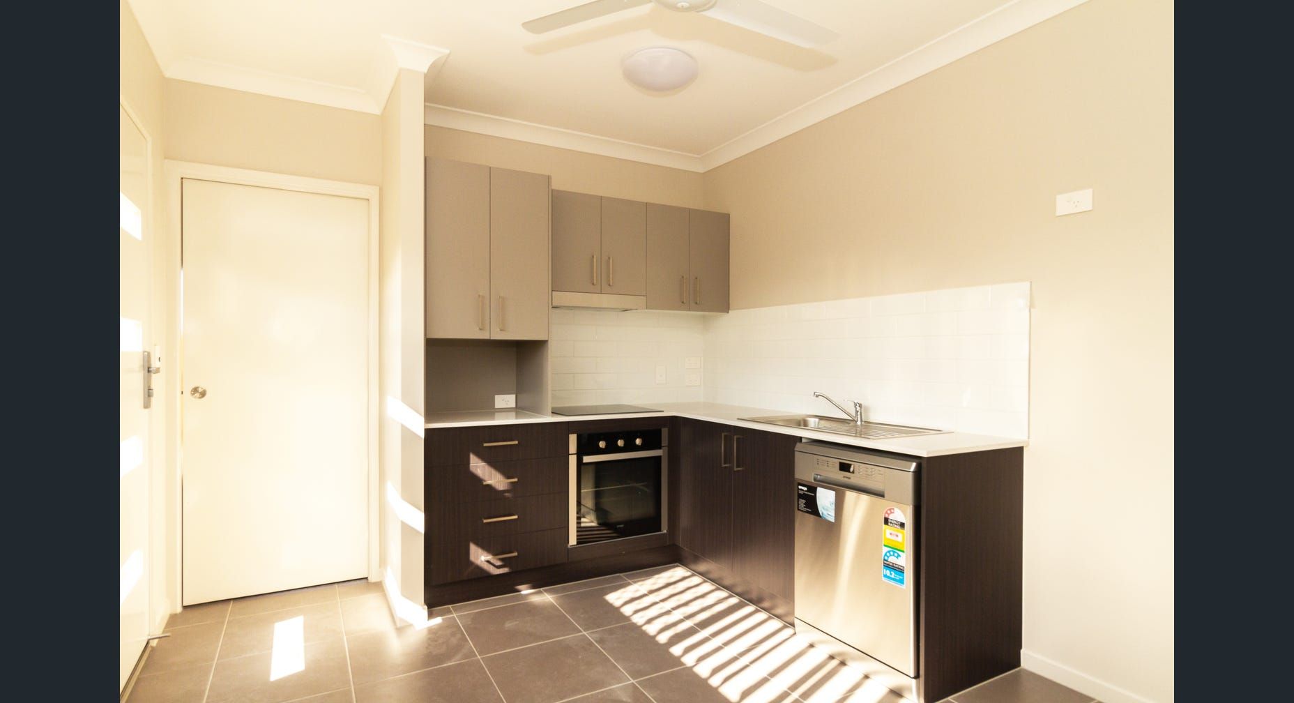 2/1 Willandra Road, Morayfield, QLD 4506