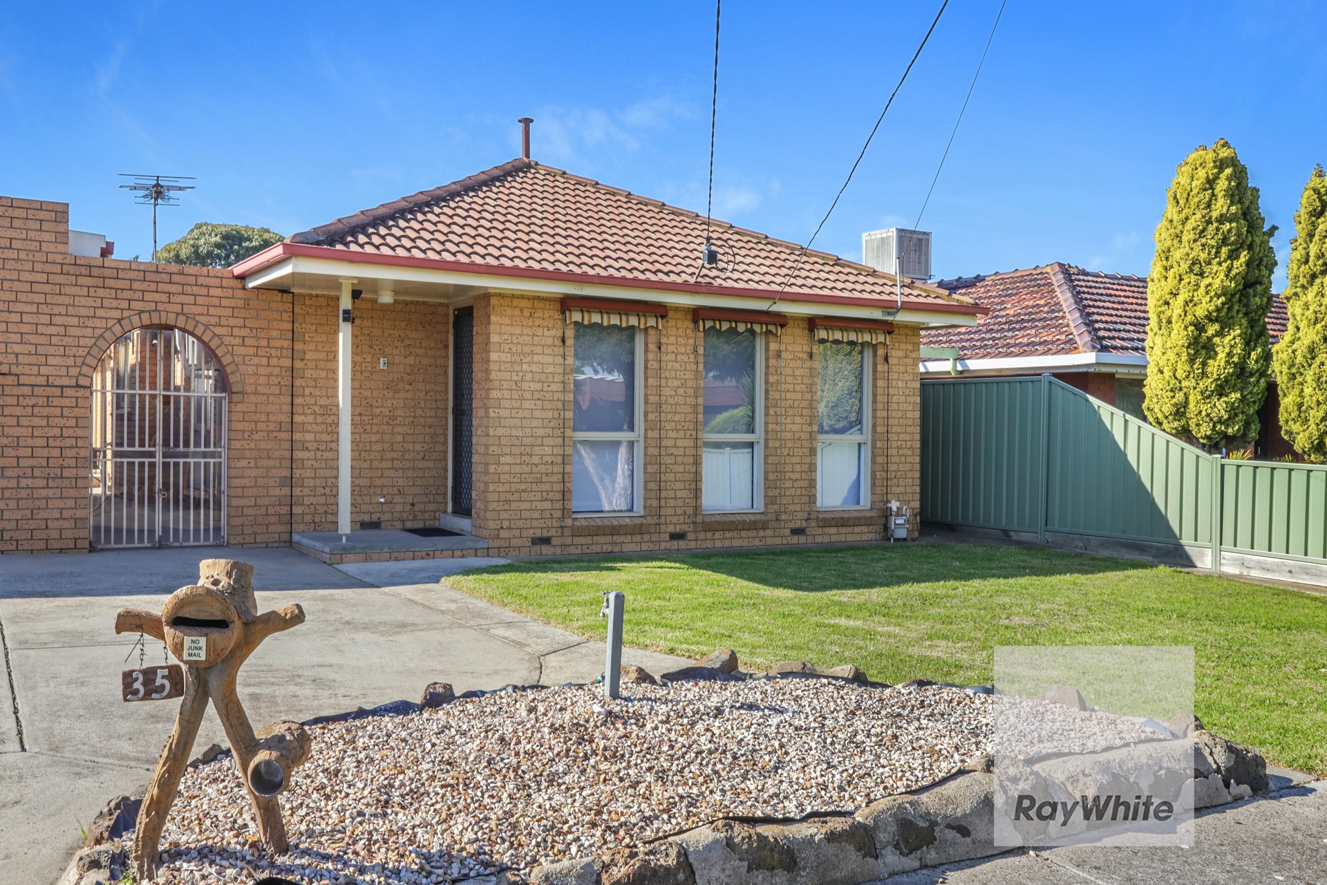 35 Cassandra Drive, Gladstone Park, VIC 3043
