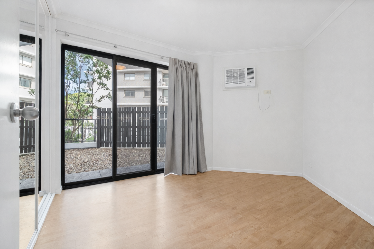 1/75 Thorn Street — photo 7 of 16