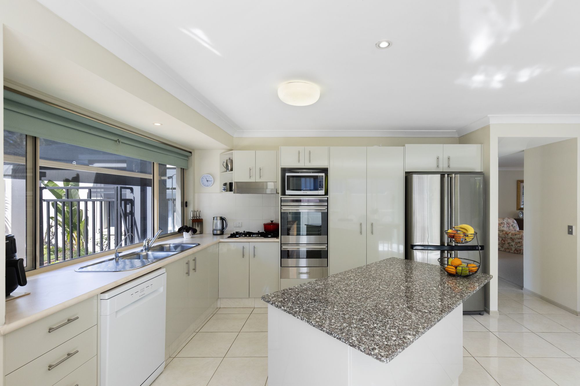 10 Mornington Terrace — photo 8 of 26