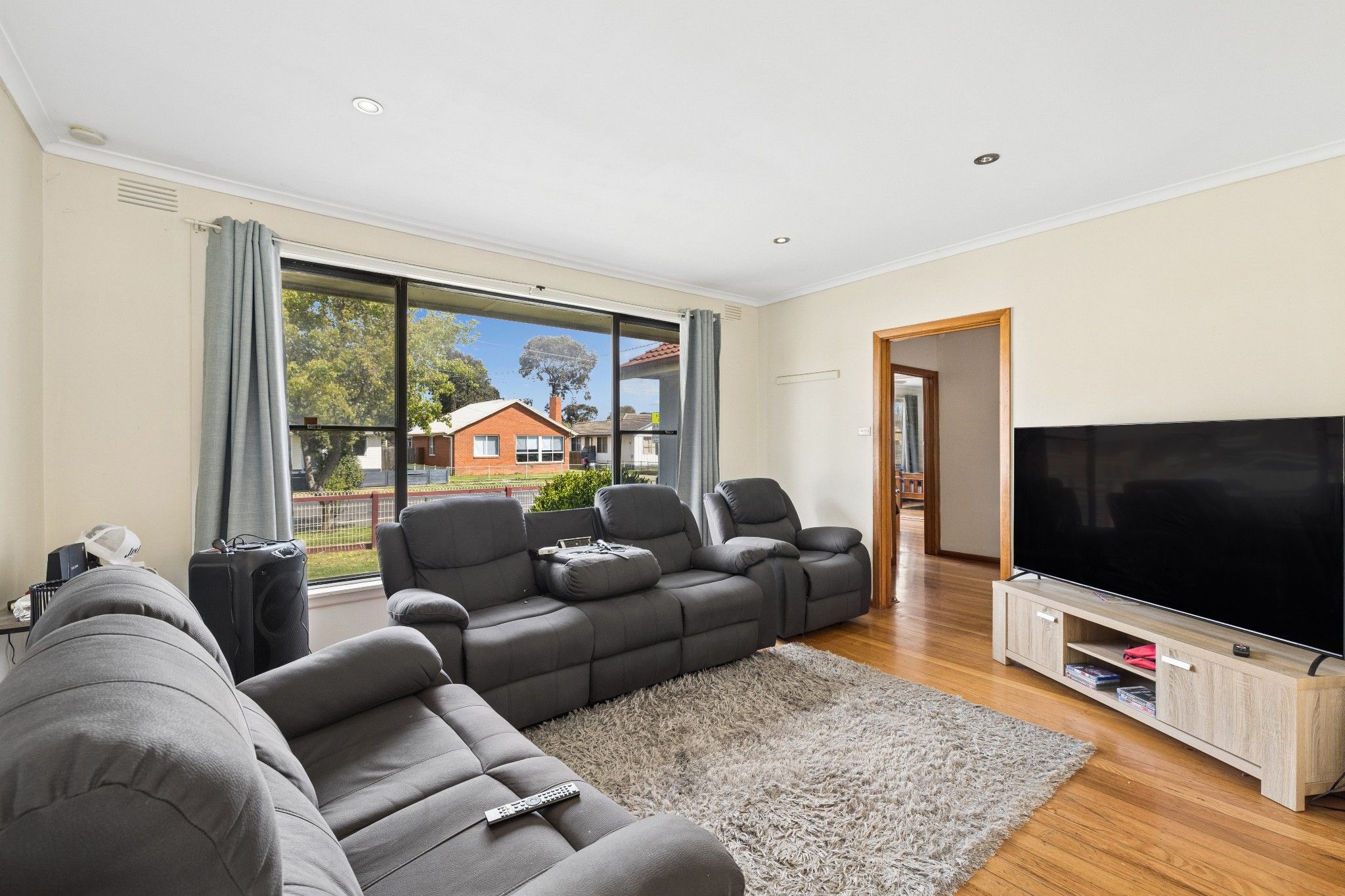 42 Centenary Crescent — photo 4 of 24