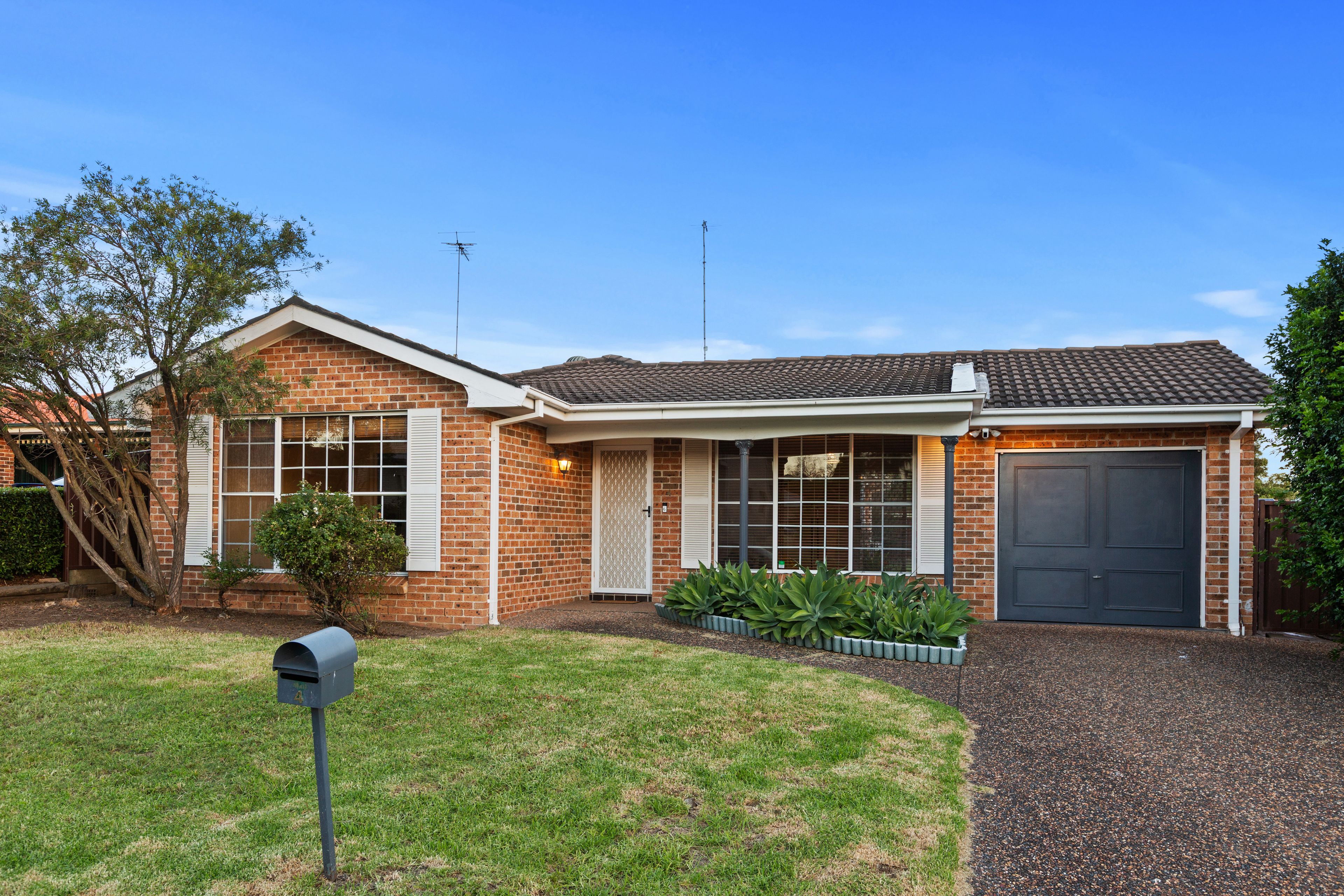 4 Flax Place, Quakers Hill NSW 2763