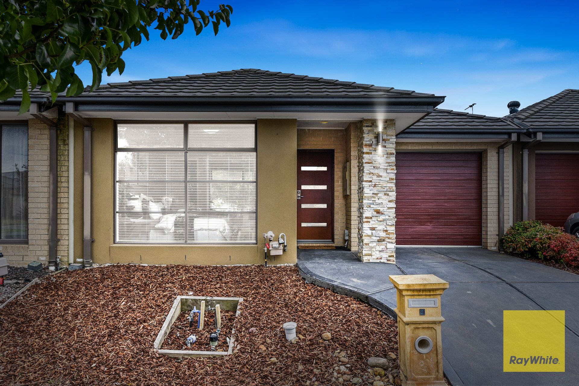 9 Falabela Road, Clyde North VIC 3978