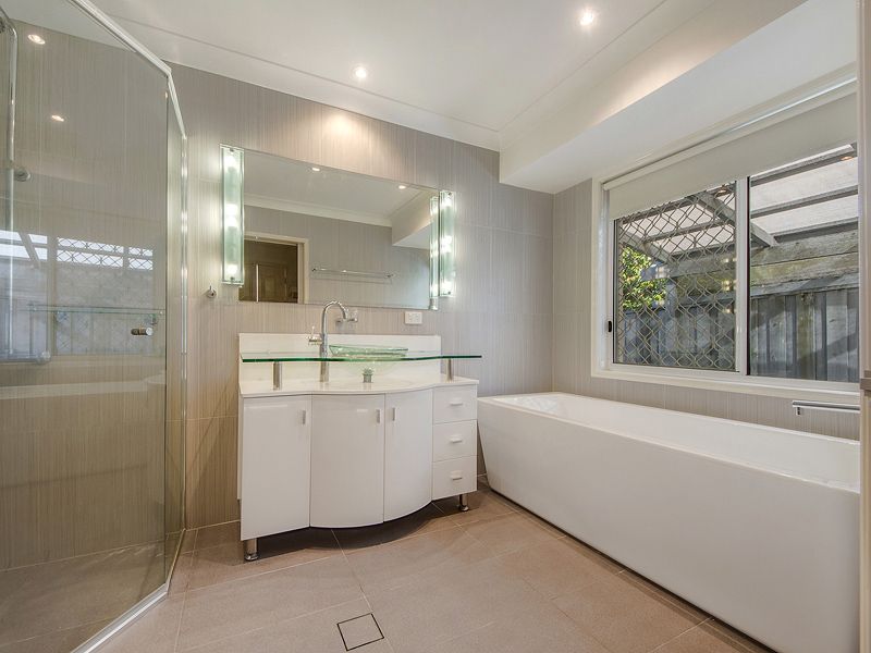 24 Collingwood Avenue — photo 10 of 15