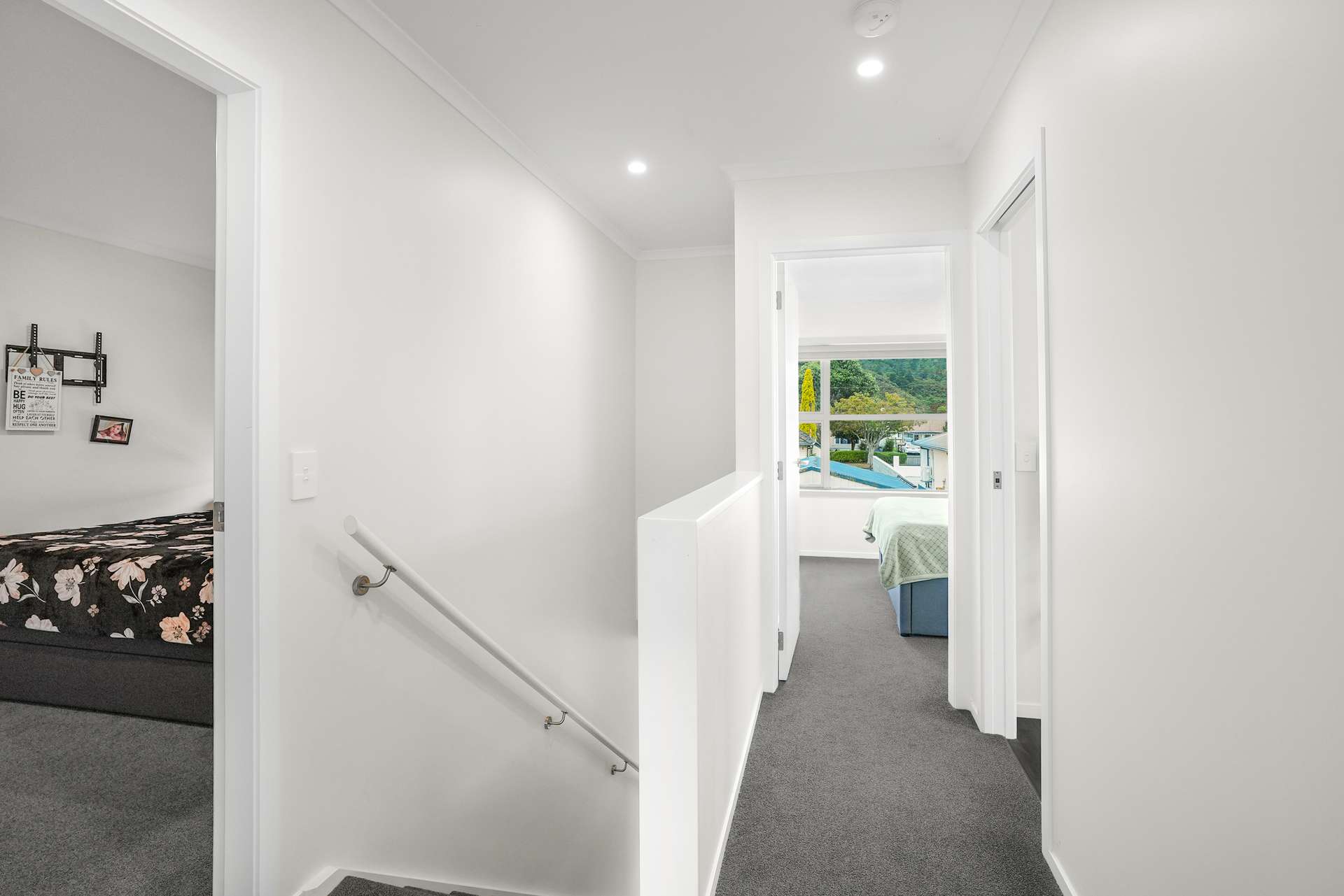 12 Ronalds Way photo 3