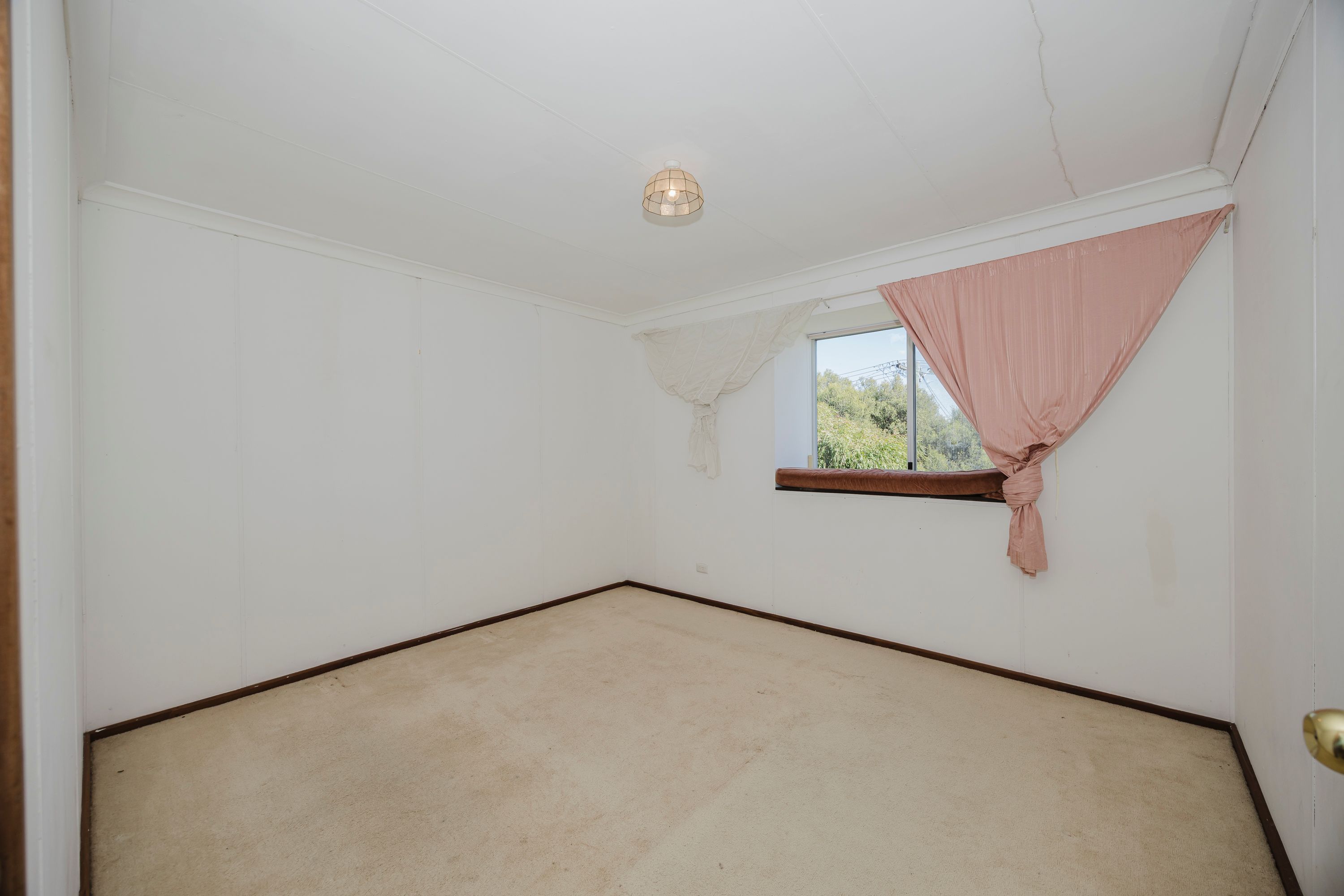 4 Theydon Grove — photo 11 of 21