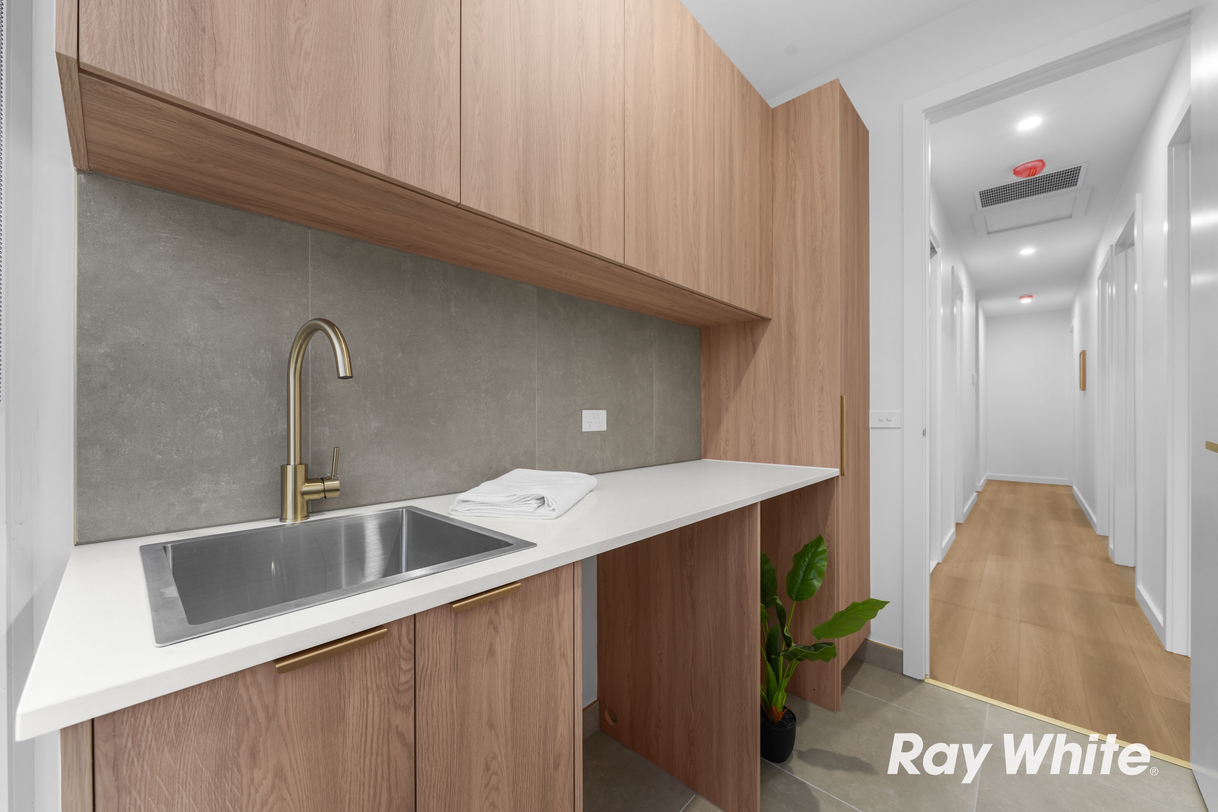 35 Wicklow Crescent — photo 11 of 11