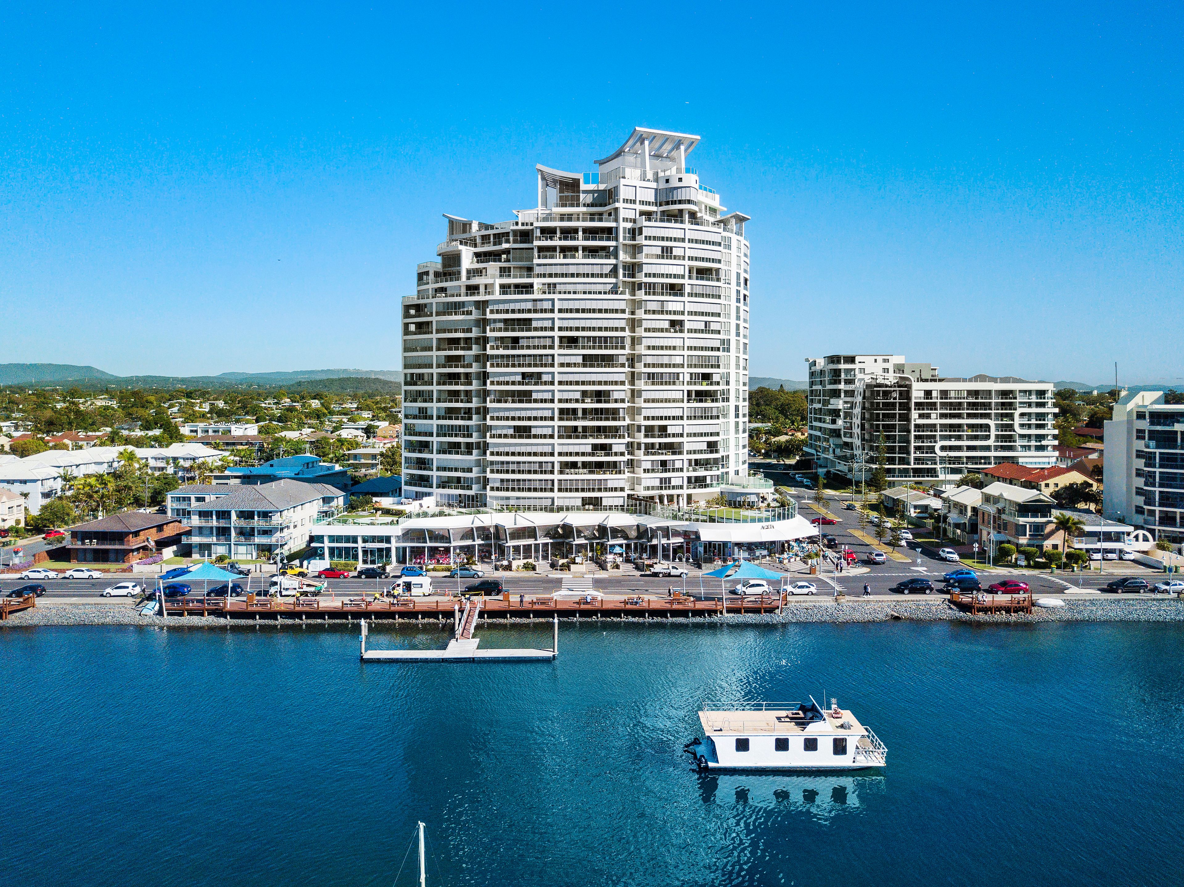 commercial-retail-property-sold-labrador-qld-6-300-marine-parade