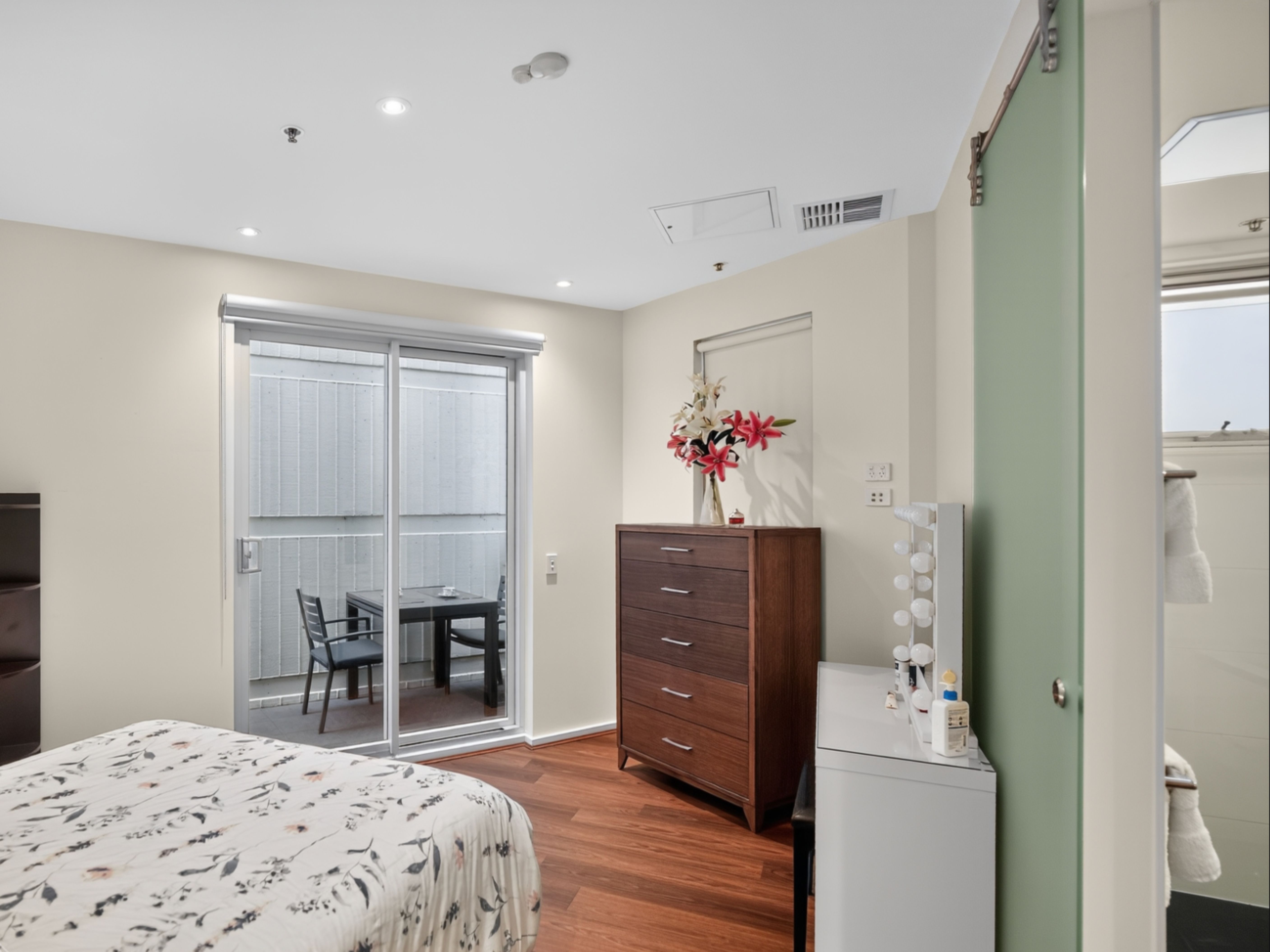 232/33 Warwick Street — photo 6 of 23
