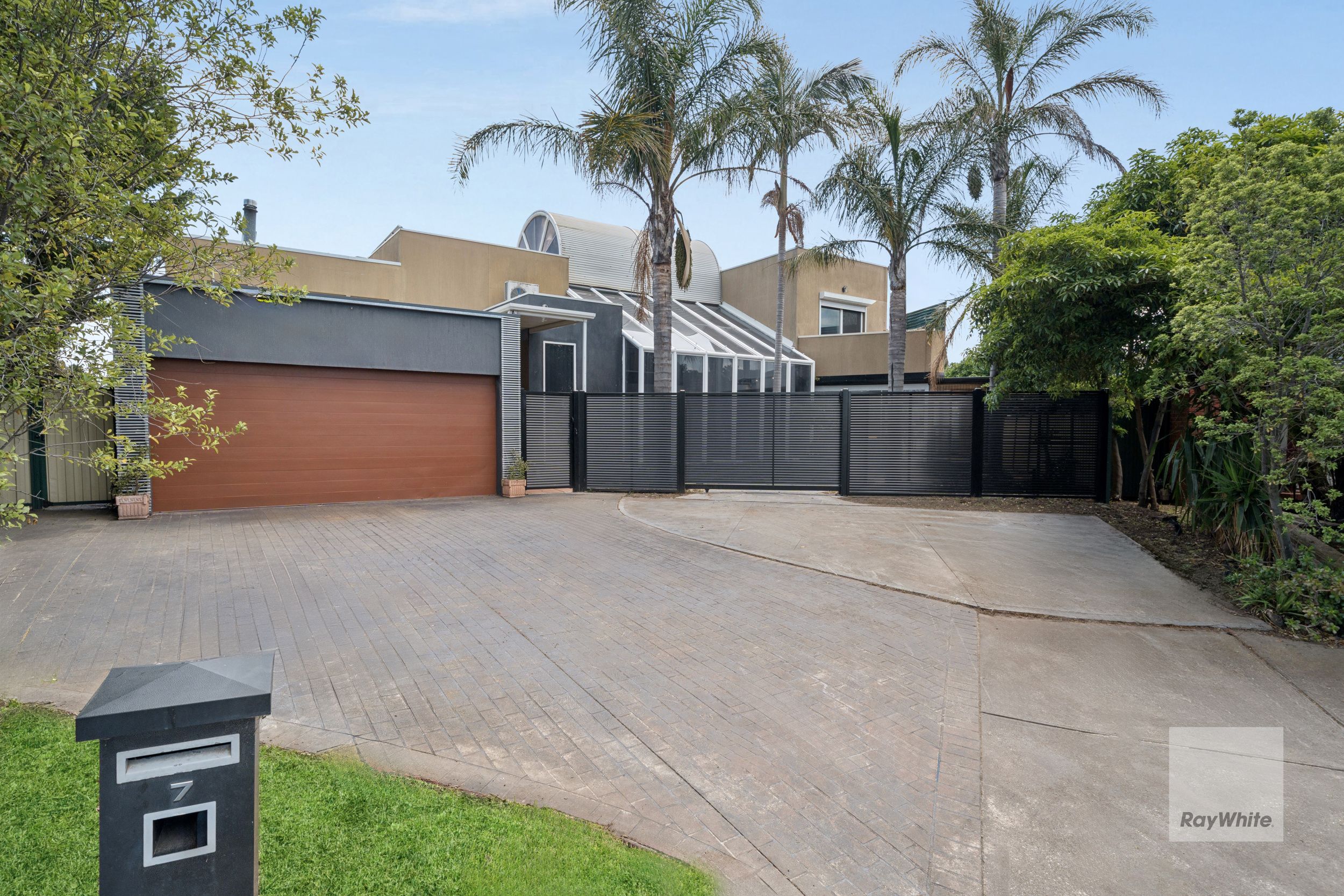 7 Harsburg Court, Taylors Lakes VIC 3038