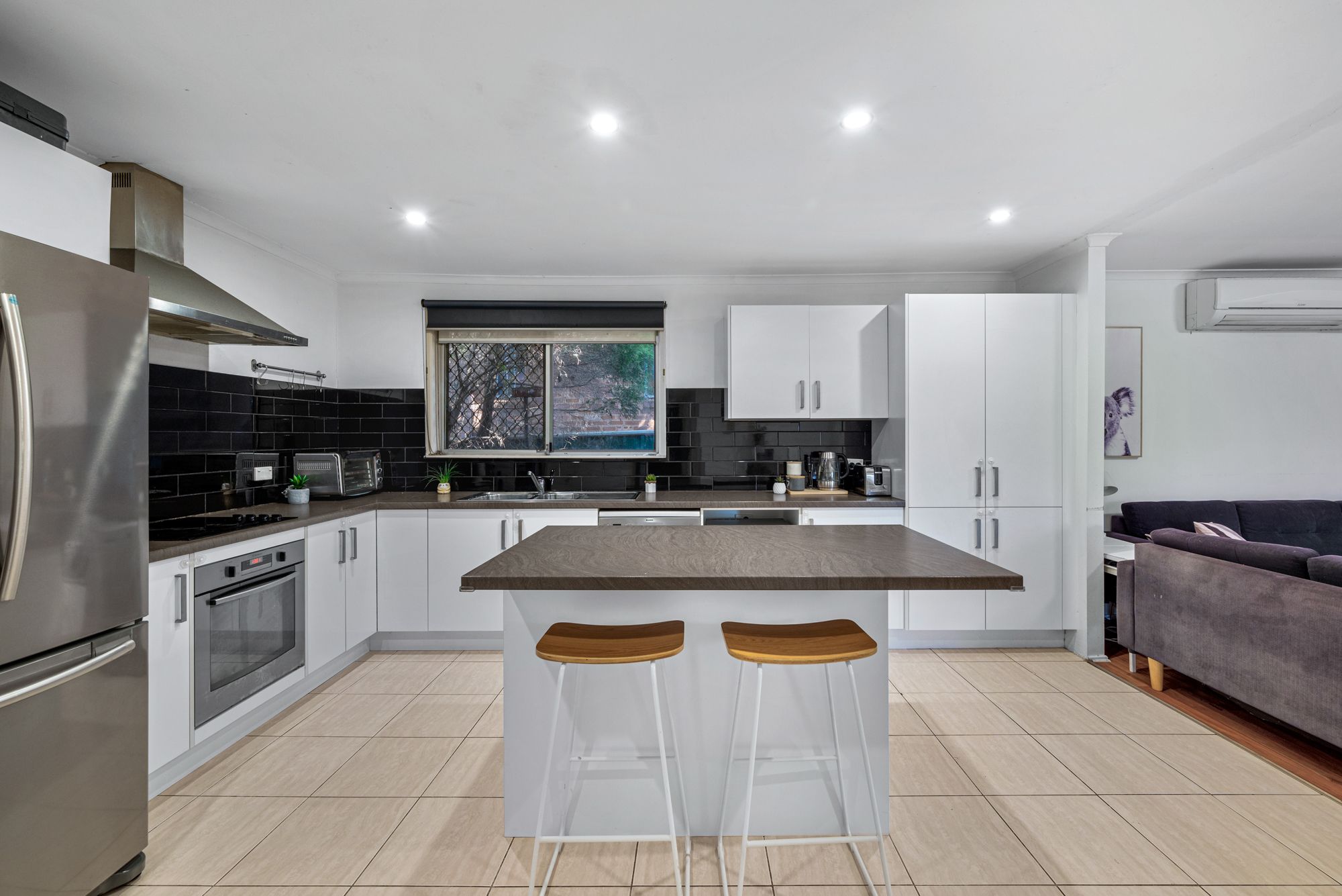 15 Frontignan Street, Eschol Park, NSW 2558