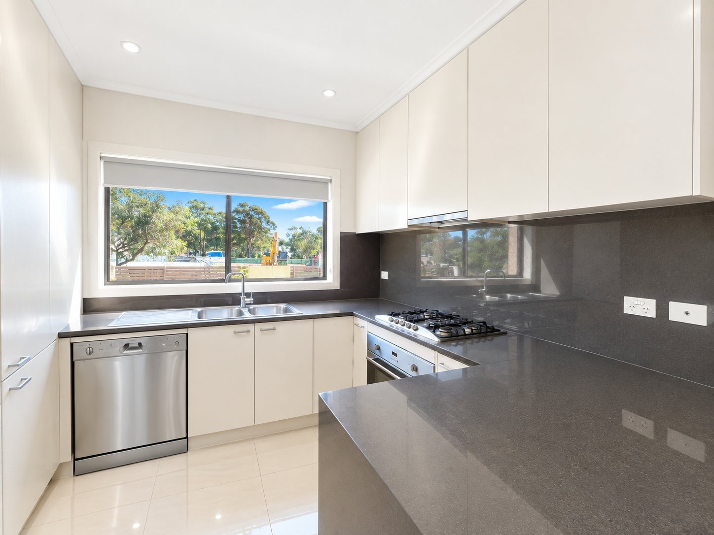 1/59 Iberia Street — photo 3 of 8