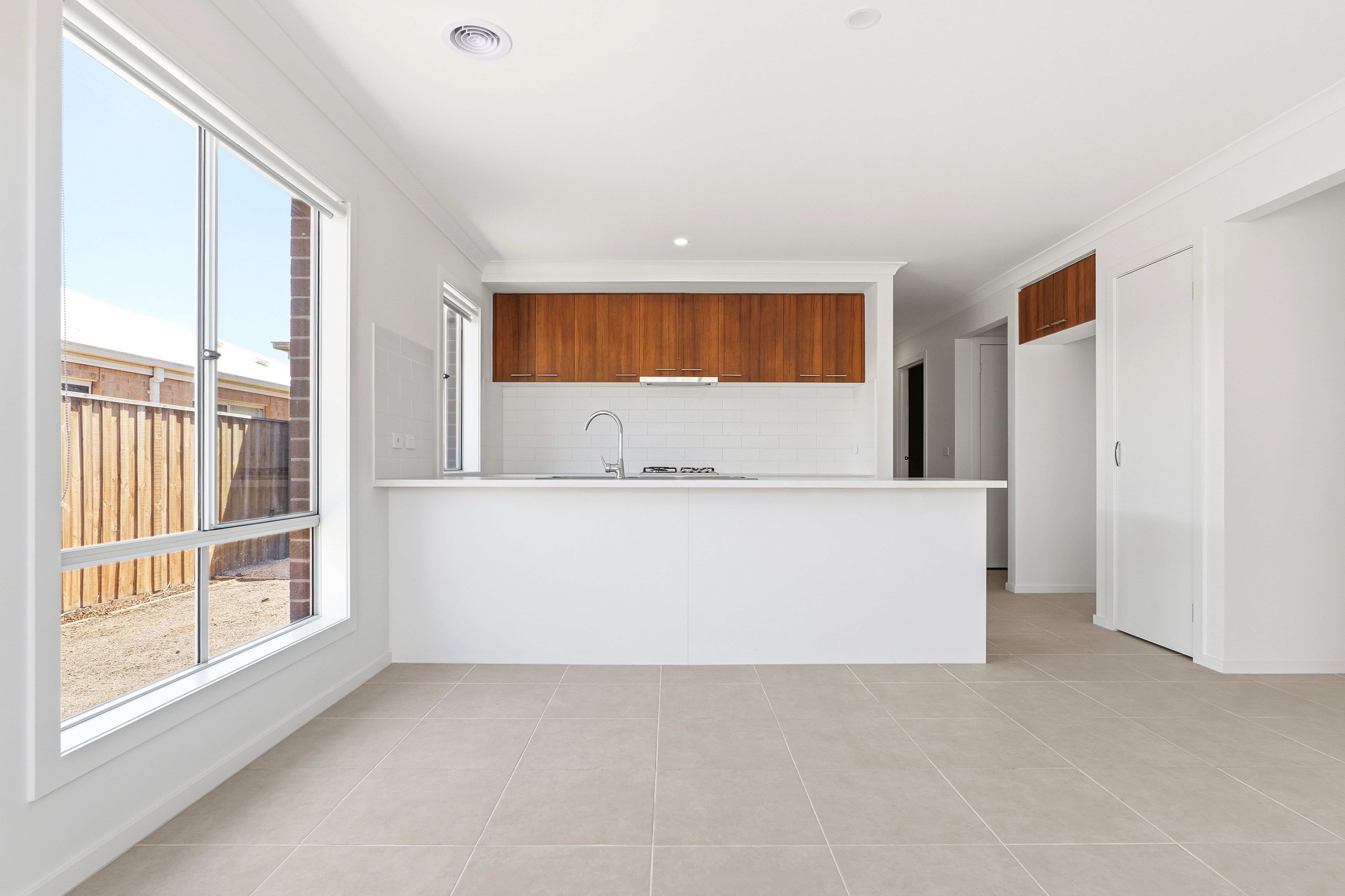 11 Dibiase Grove, THORNHILL PARK, VIC 3335