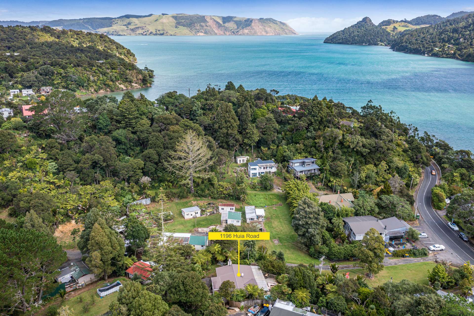 1196 Huia Road photo 48