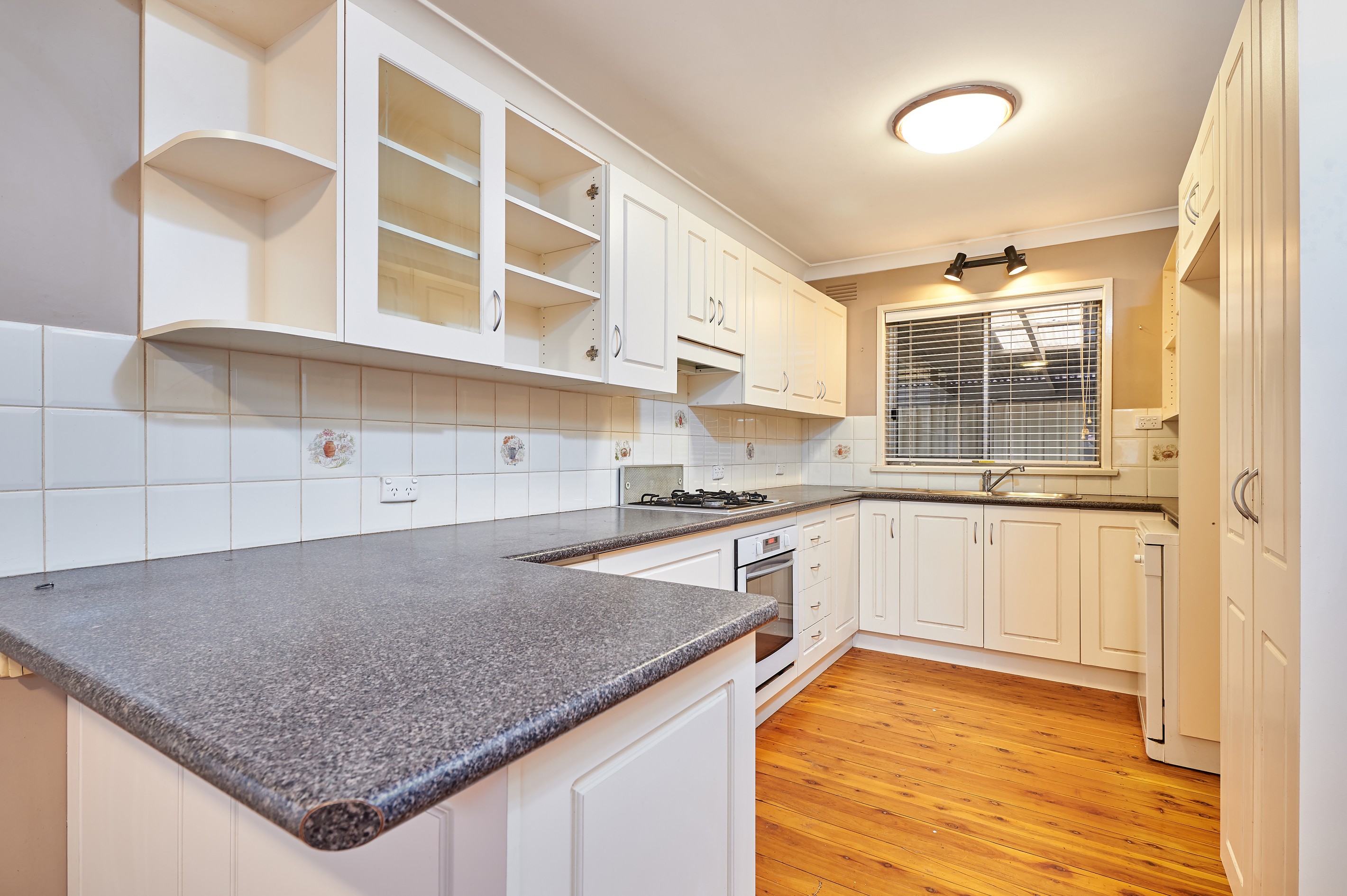 10 Mimosa Drive, Mount Austin, NSW 2650