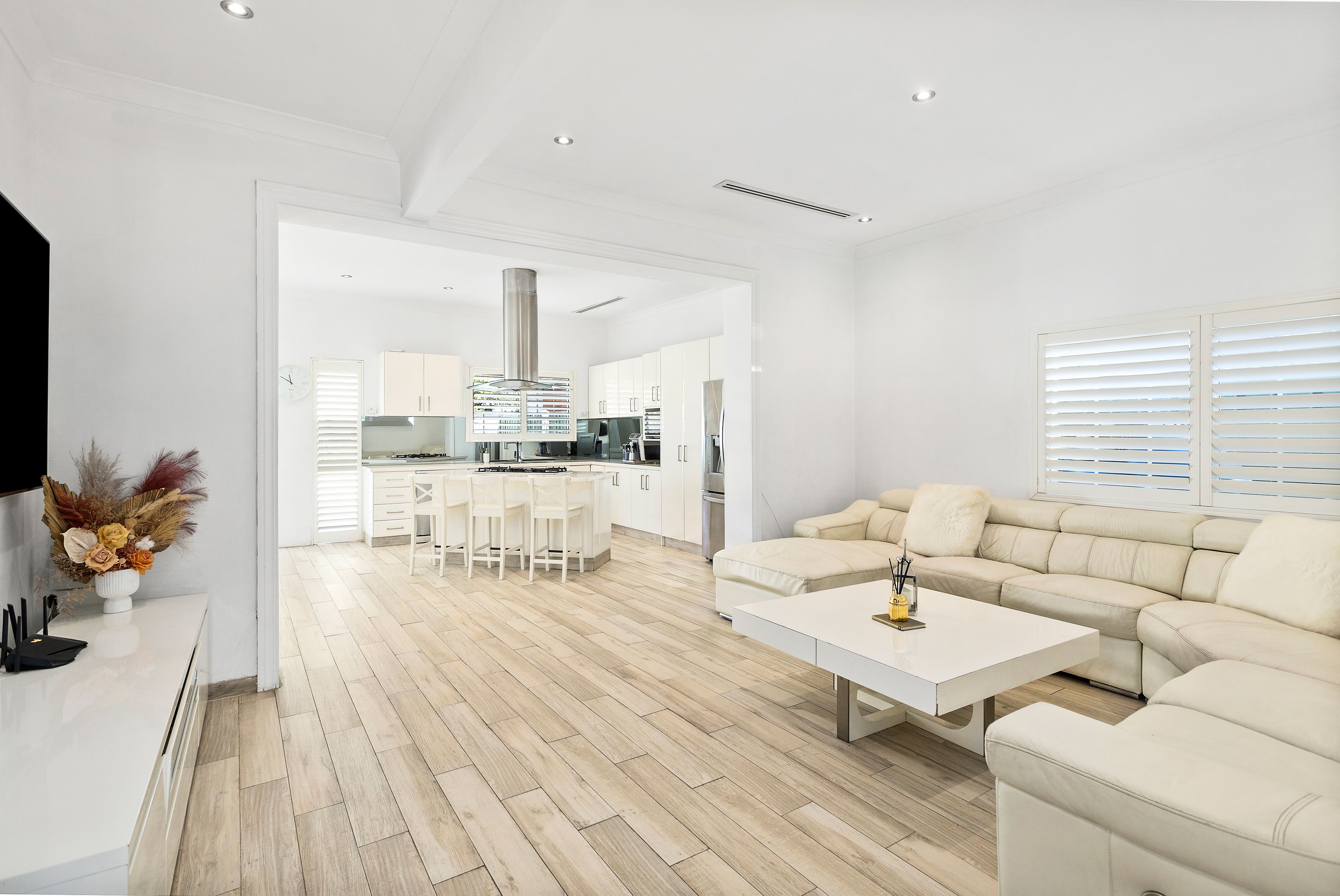 33 Beach Street — photo 3 of 8