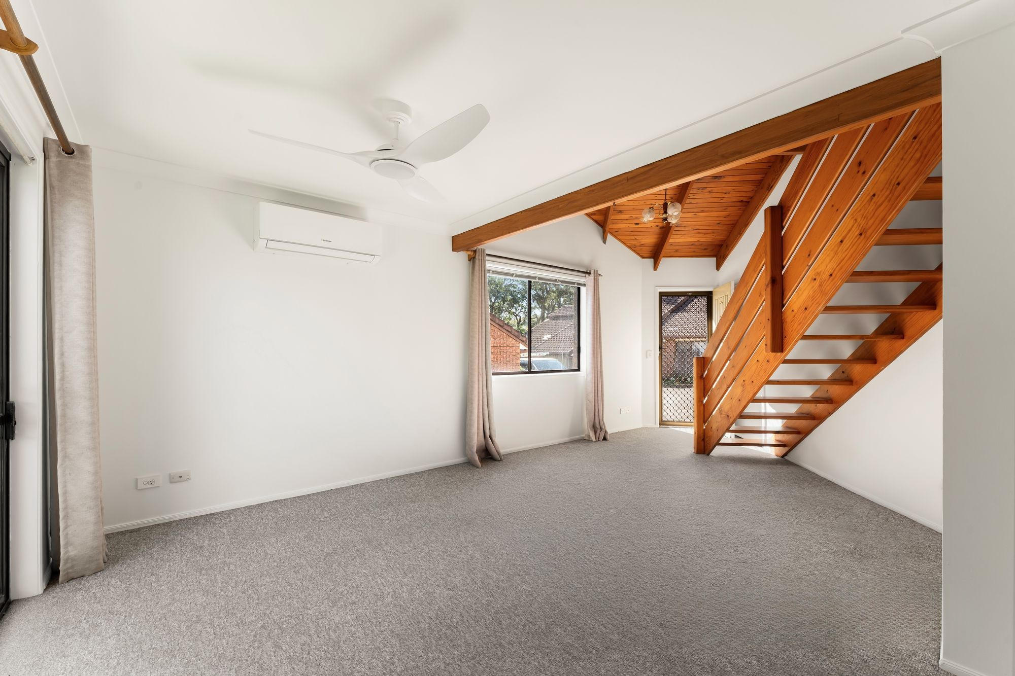 22/93 Barbaralla Drive — photo 3 of 13