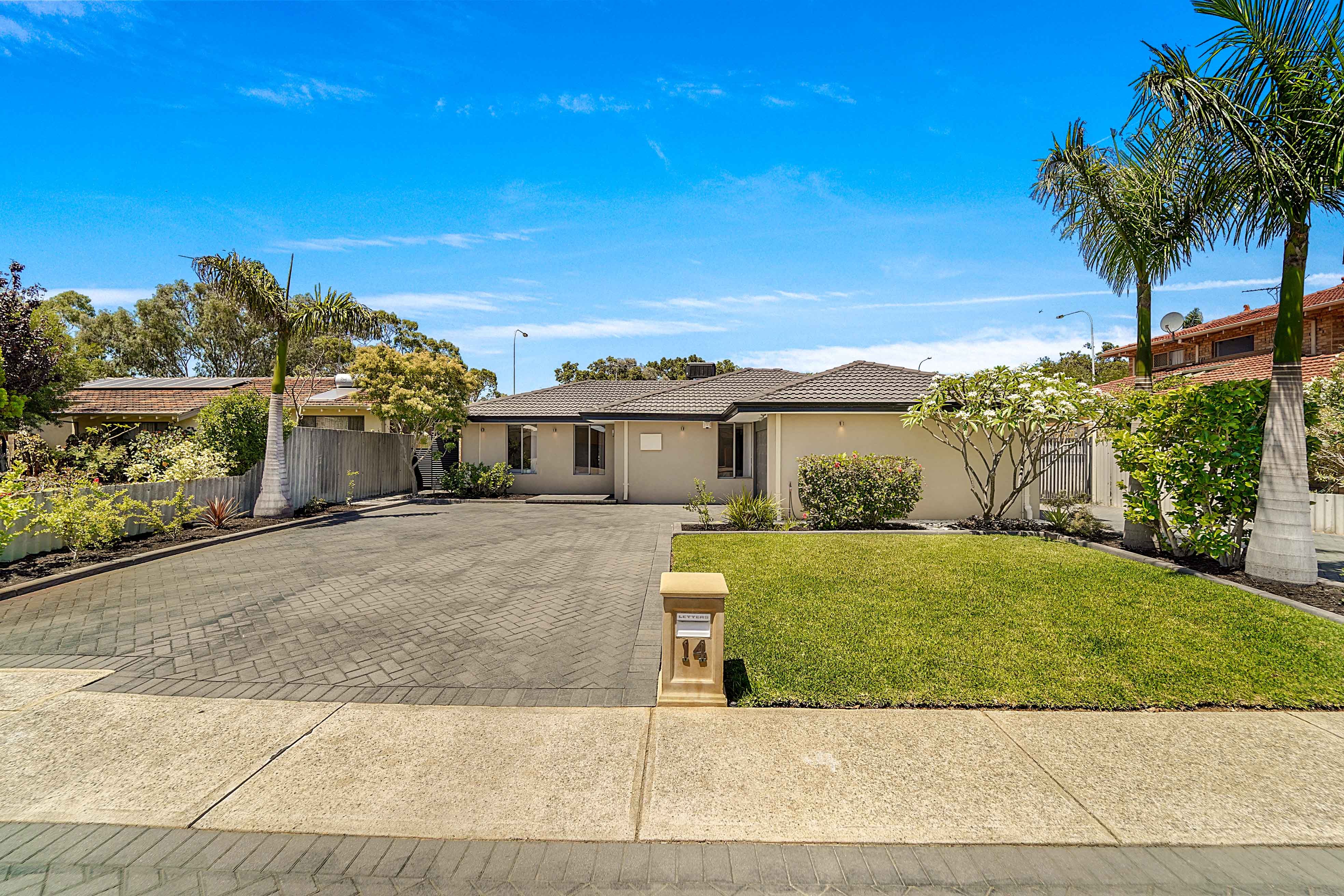 14 Grebe Street, Stirling WA 6021