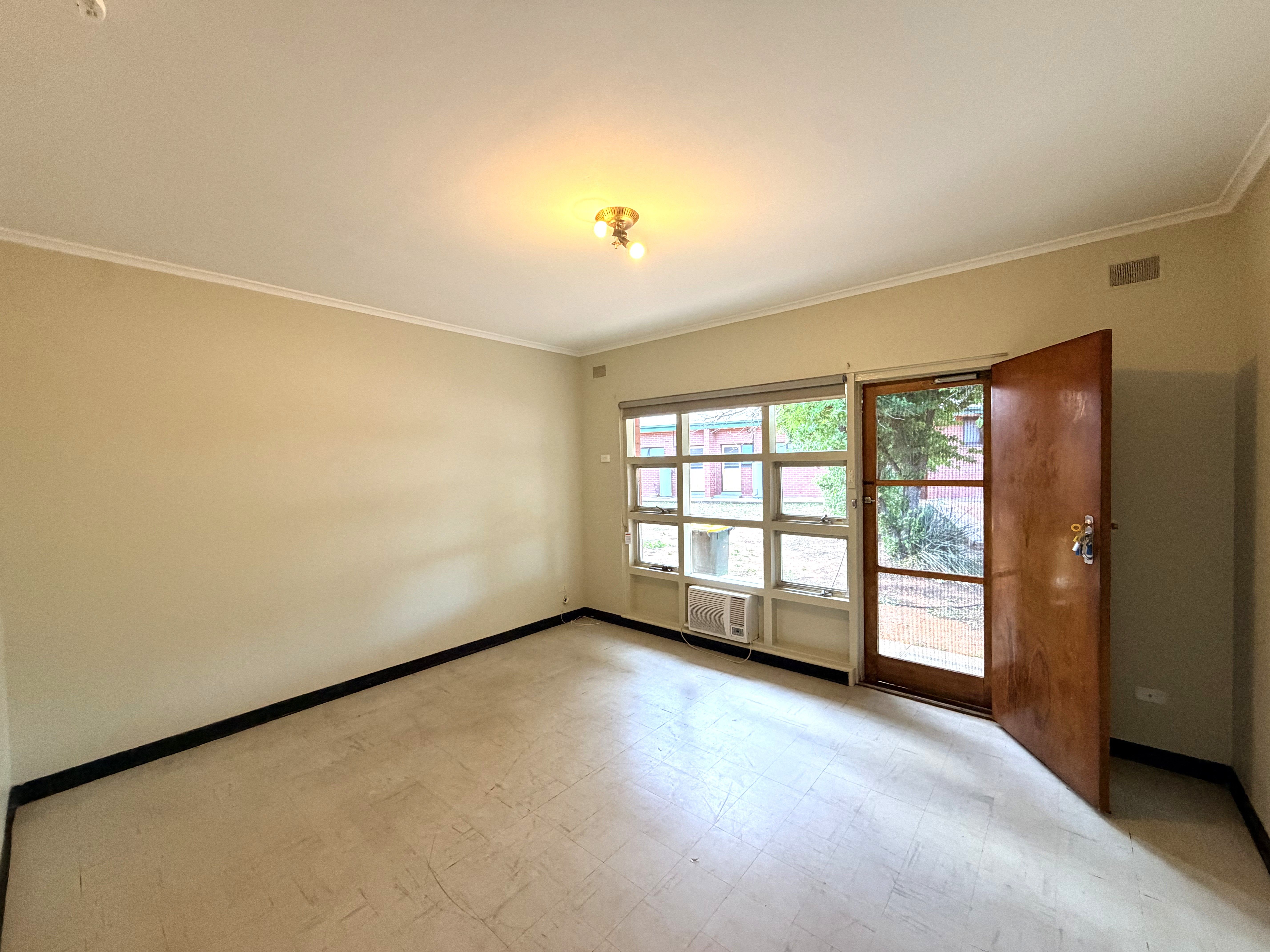 2/7 Rozee Street — photo 2 of 9