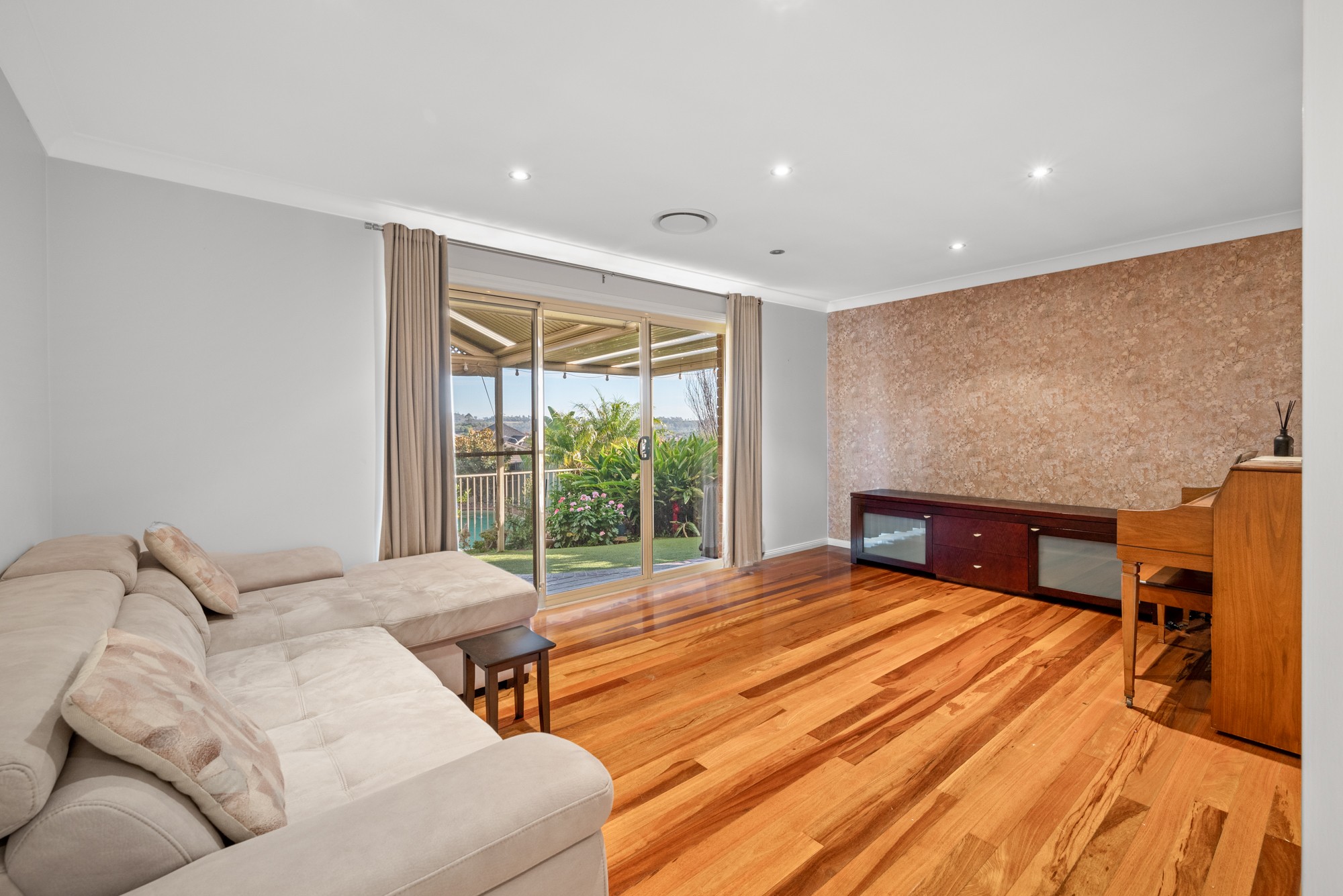 37 Mountain View Avenue, Glen Alpine, NSW 2560