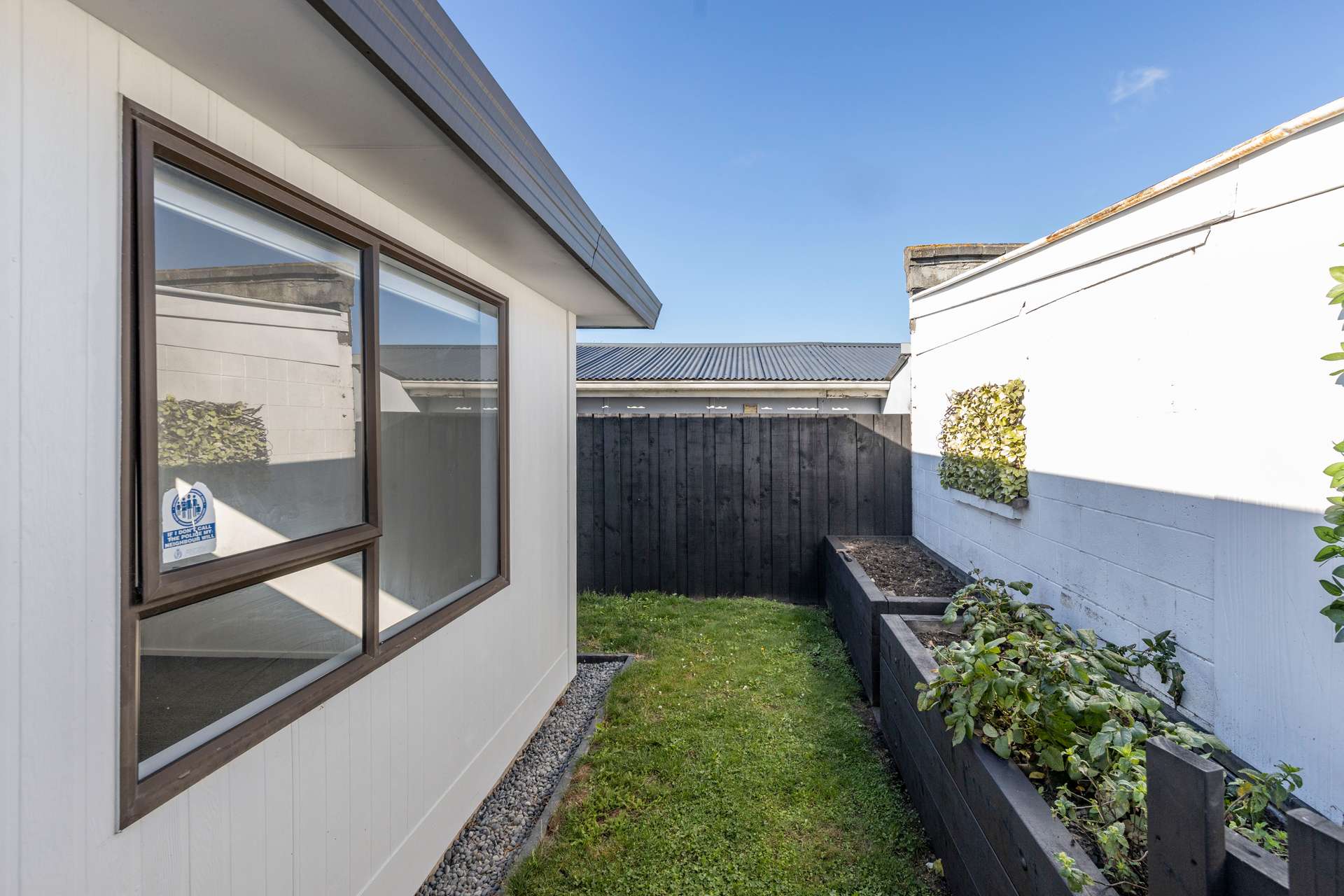 16 Bourne Crescent photo 14