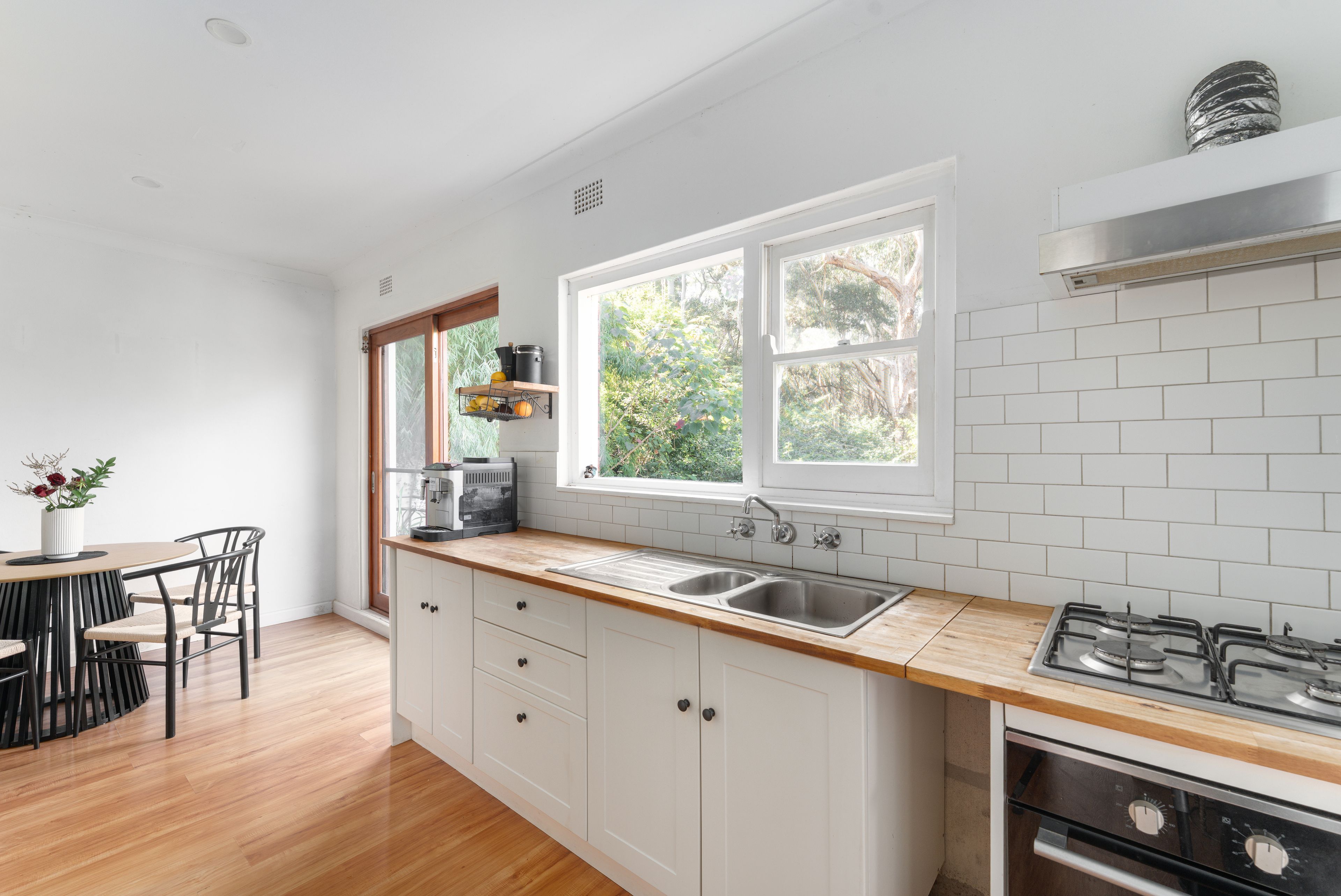 61 Stephen Drive — photo 4 of 13