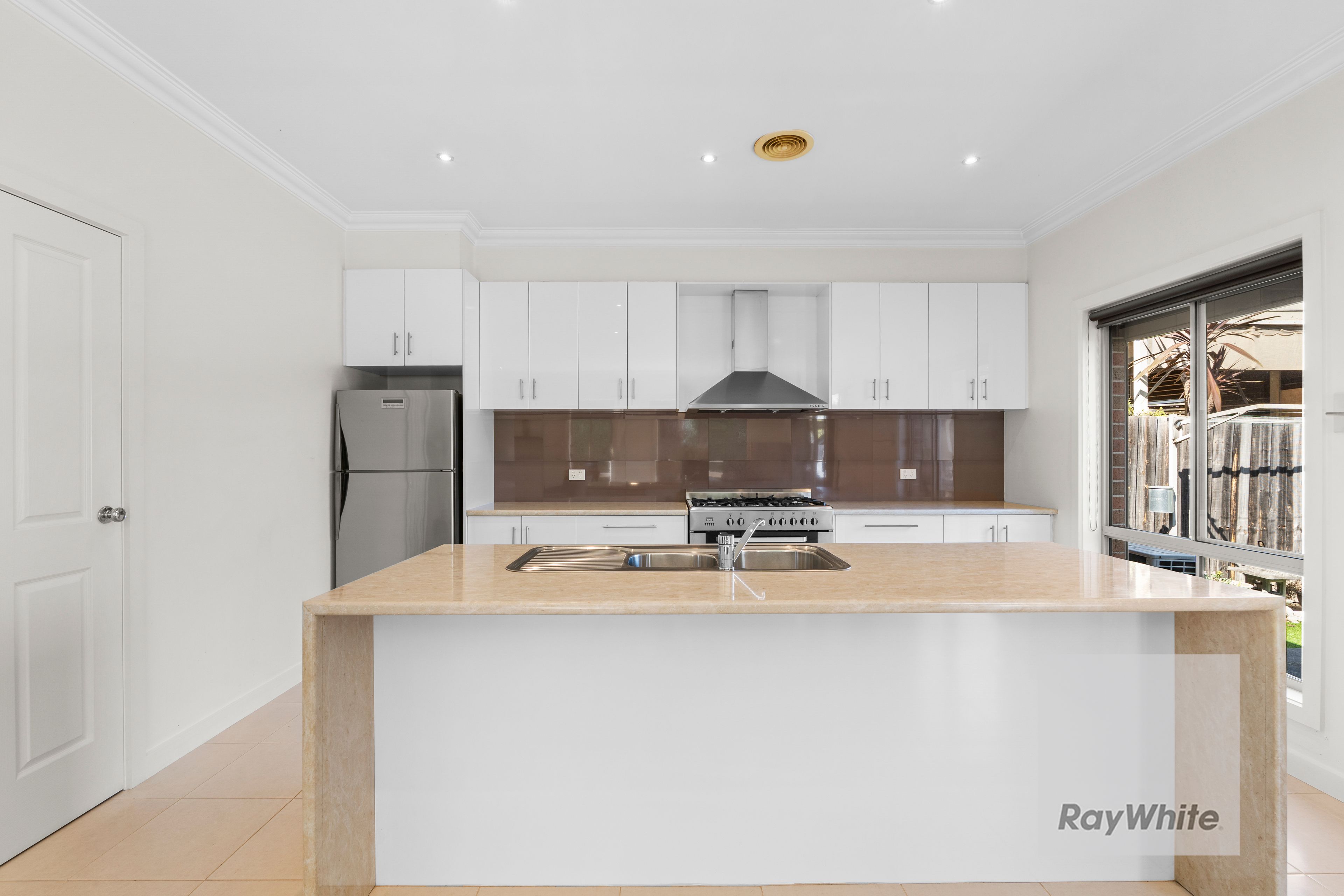 32 Neddletail Crescent — photo 5 of 16