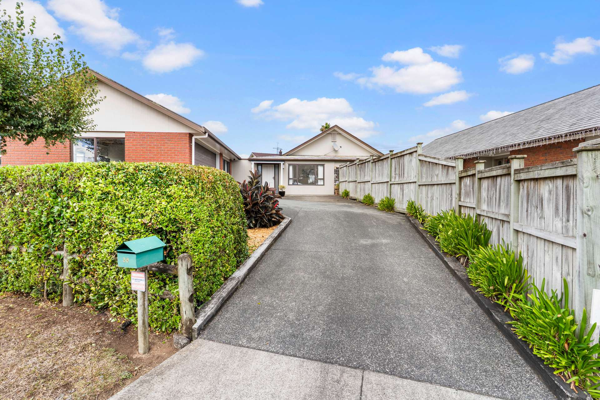 38 Lakeside Drive photo 1