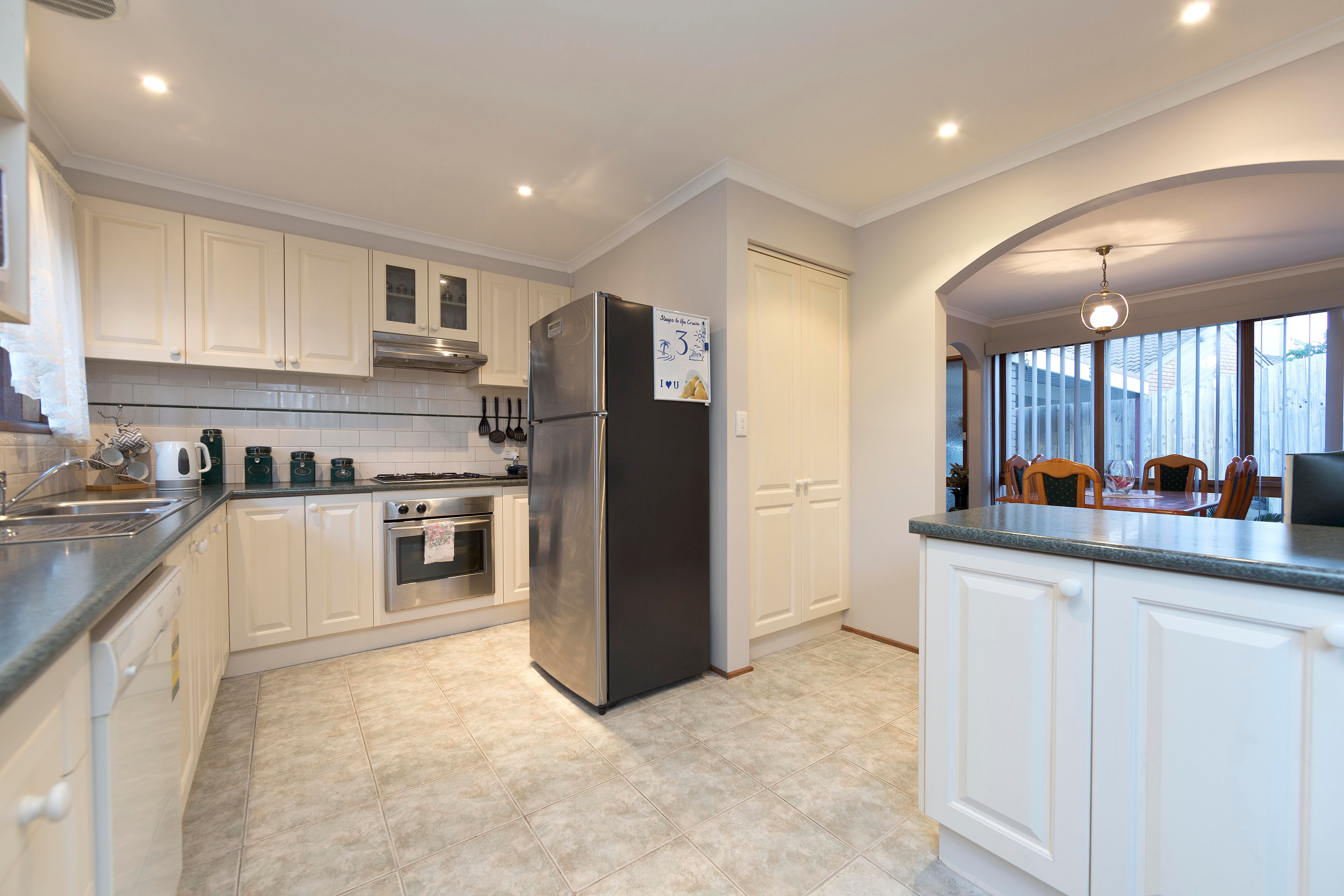 33 Whitford Way, Frankston, VIC 3199