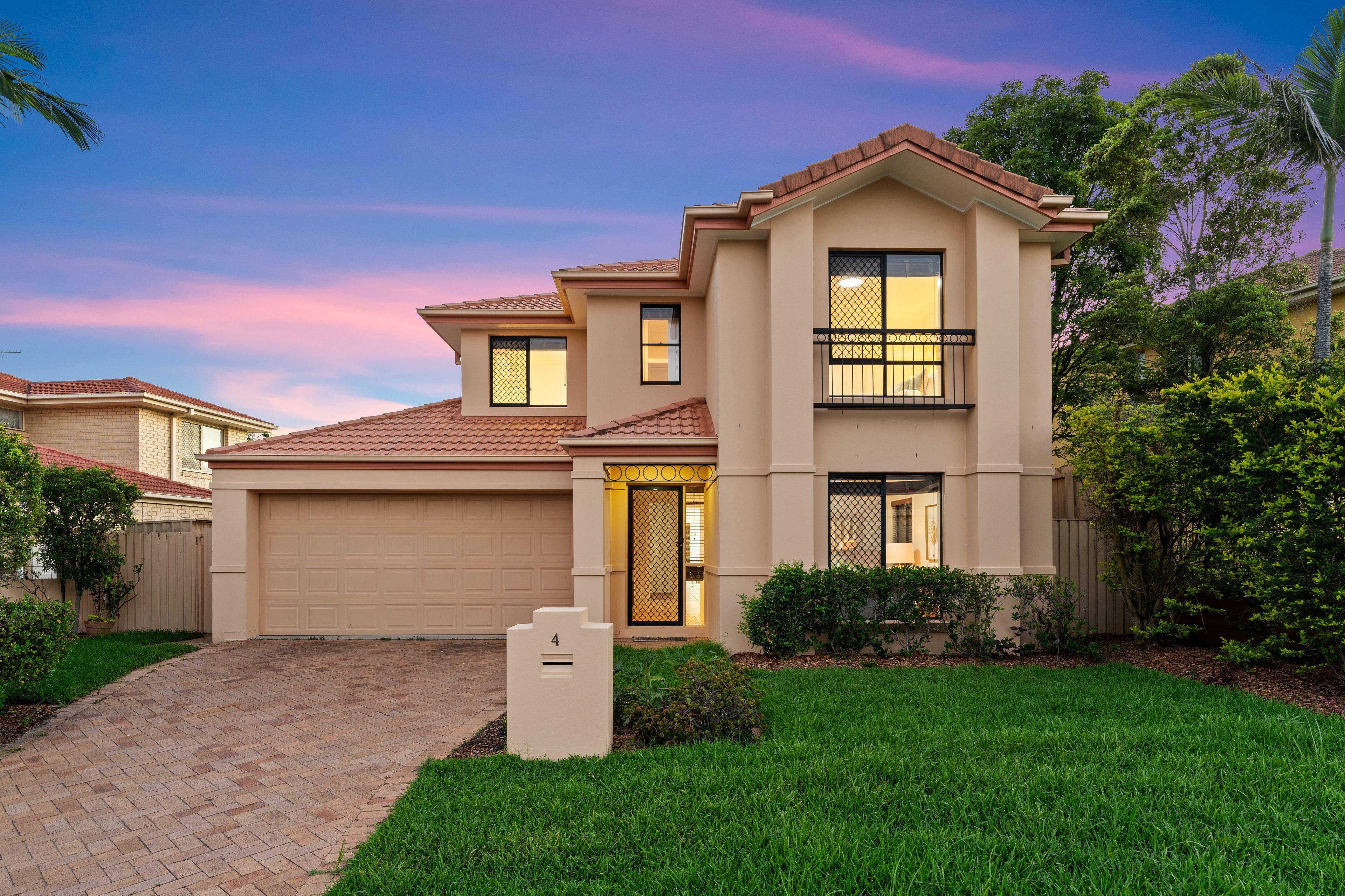 4 Dorval Close, Mansfield QLD 4122