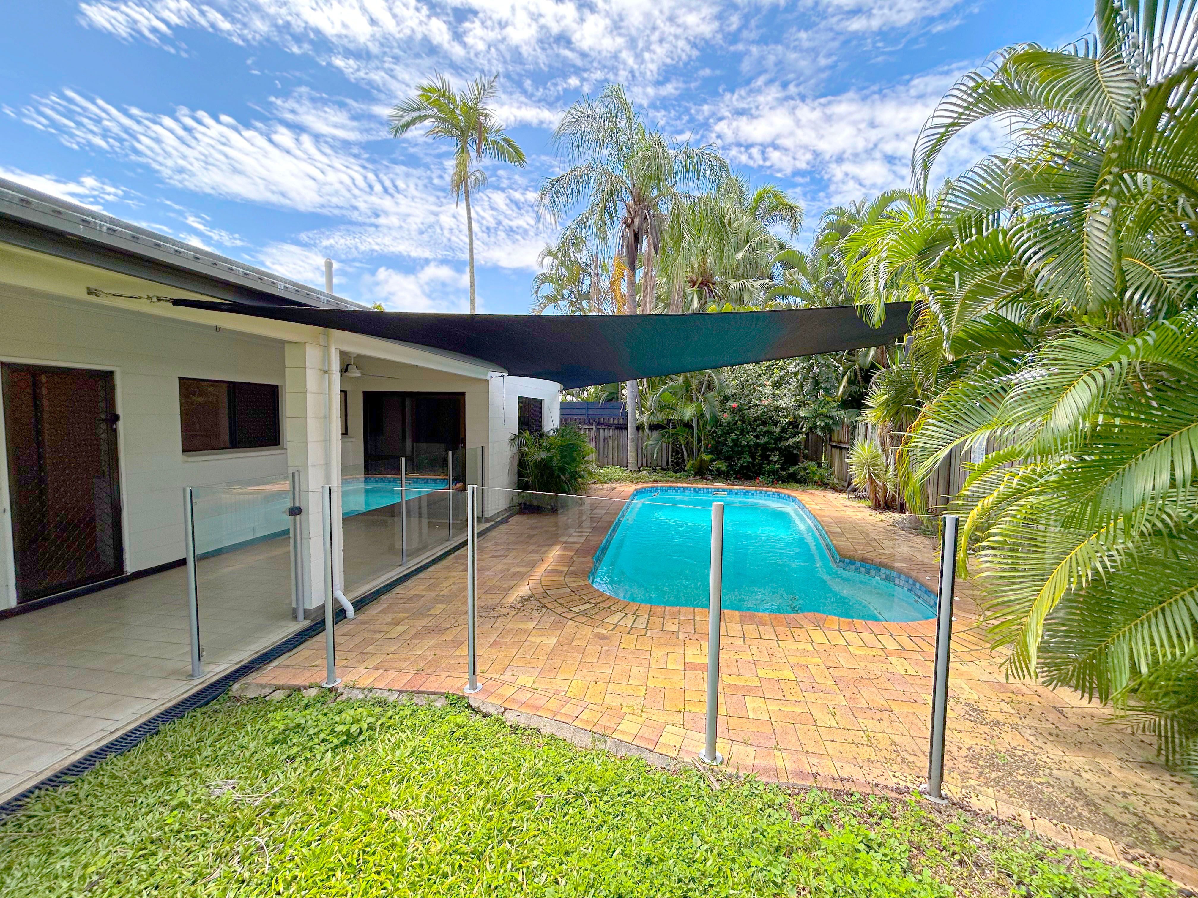 12 Thais Street, Palm Cove, QLD 4879