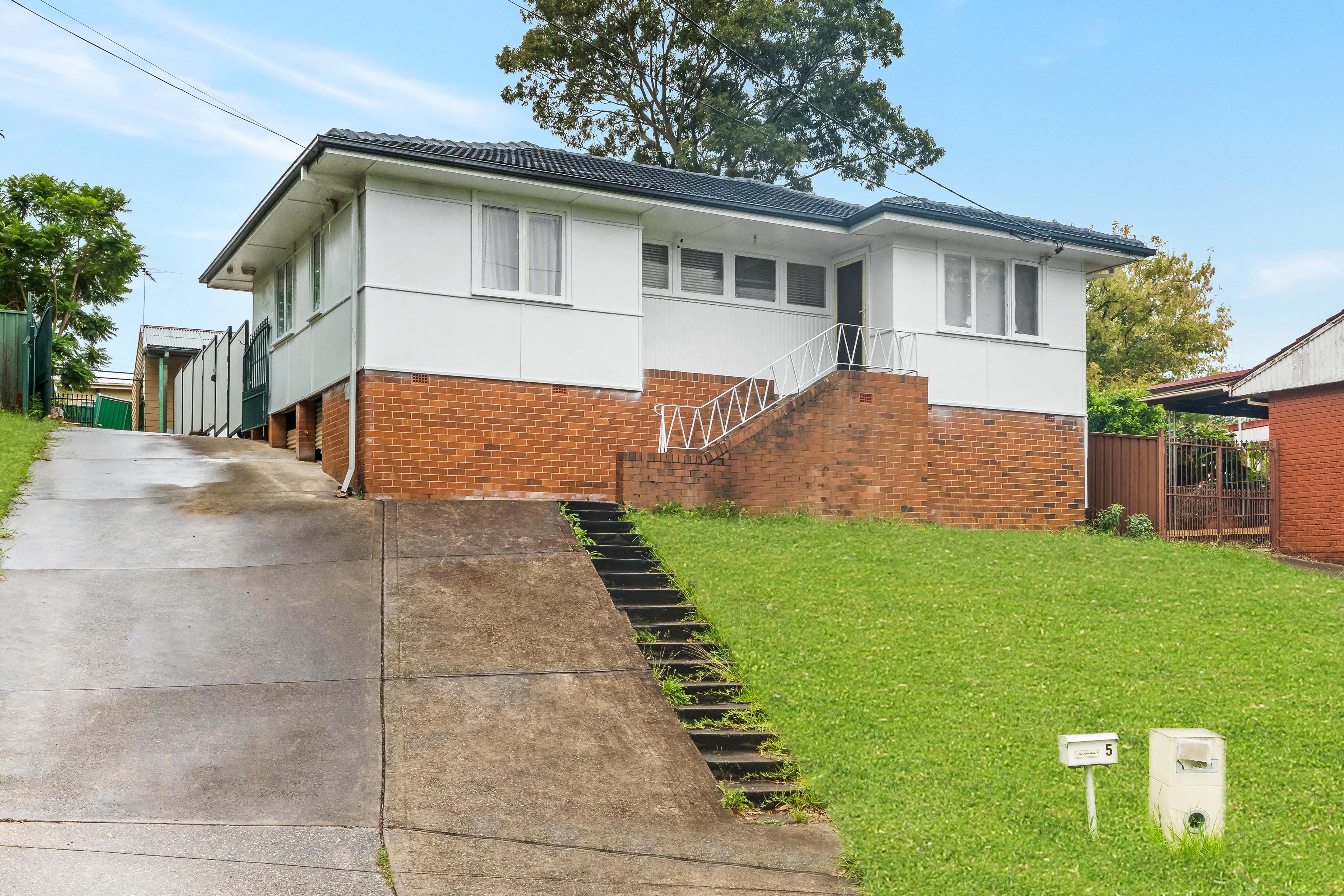 5 & 5A Devon Place, Busby, NSW 2168