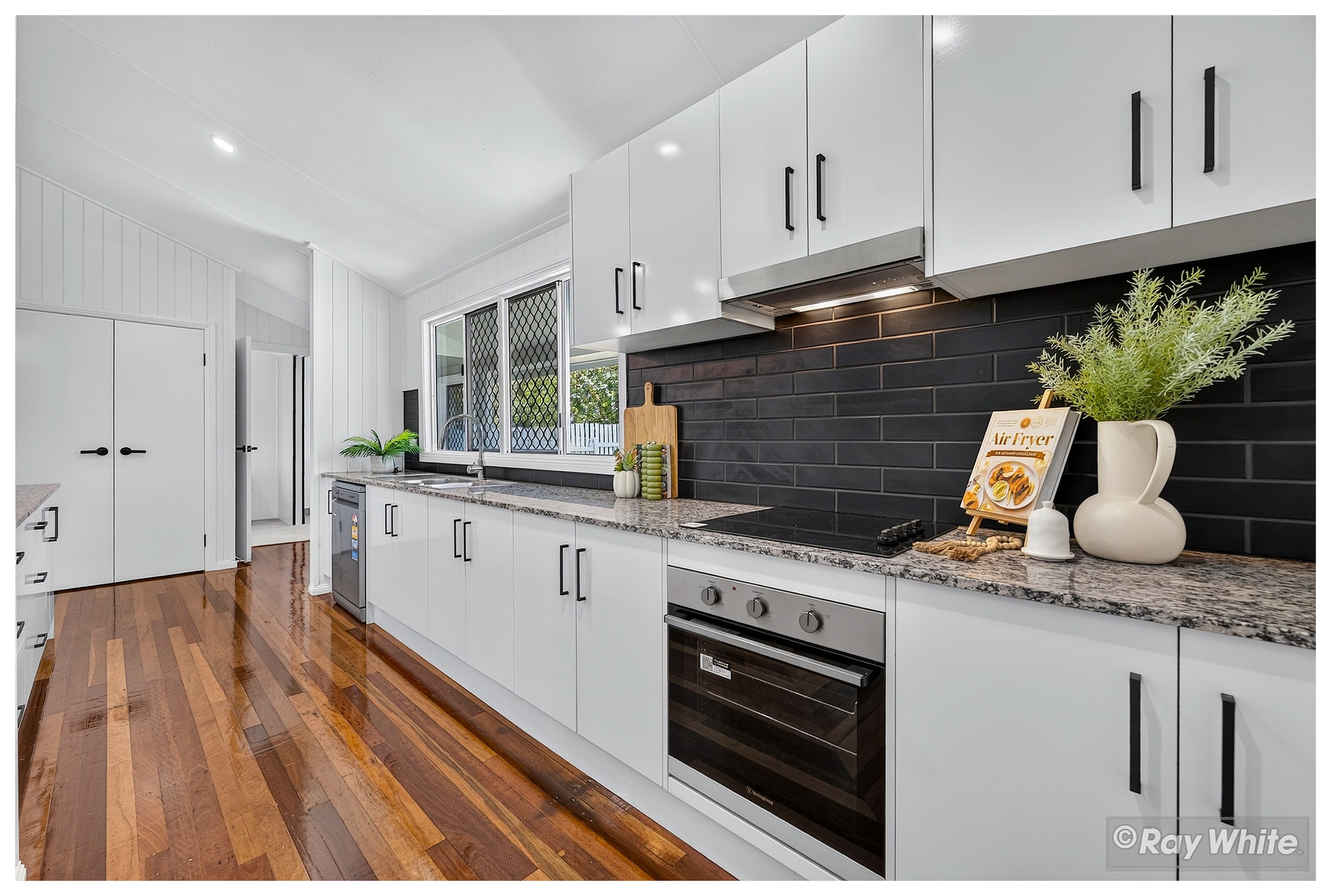 24 Pilkington Street, Koongal, QLD 4701
