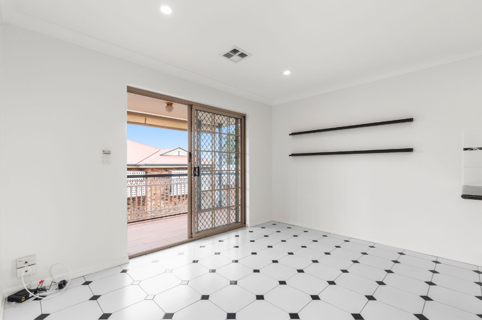 2/215 Baroona Road — photo 4 of 11