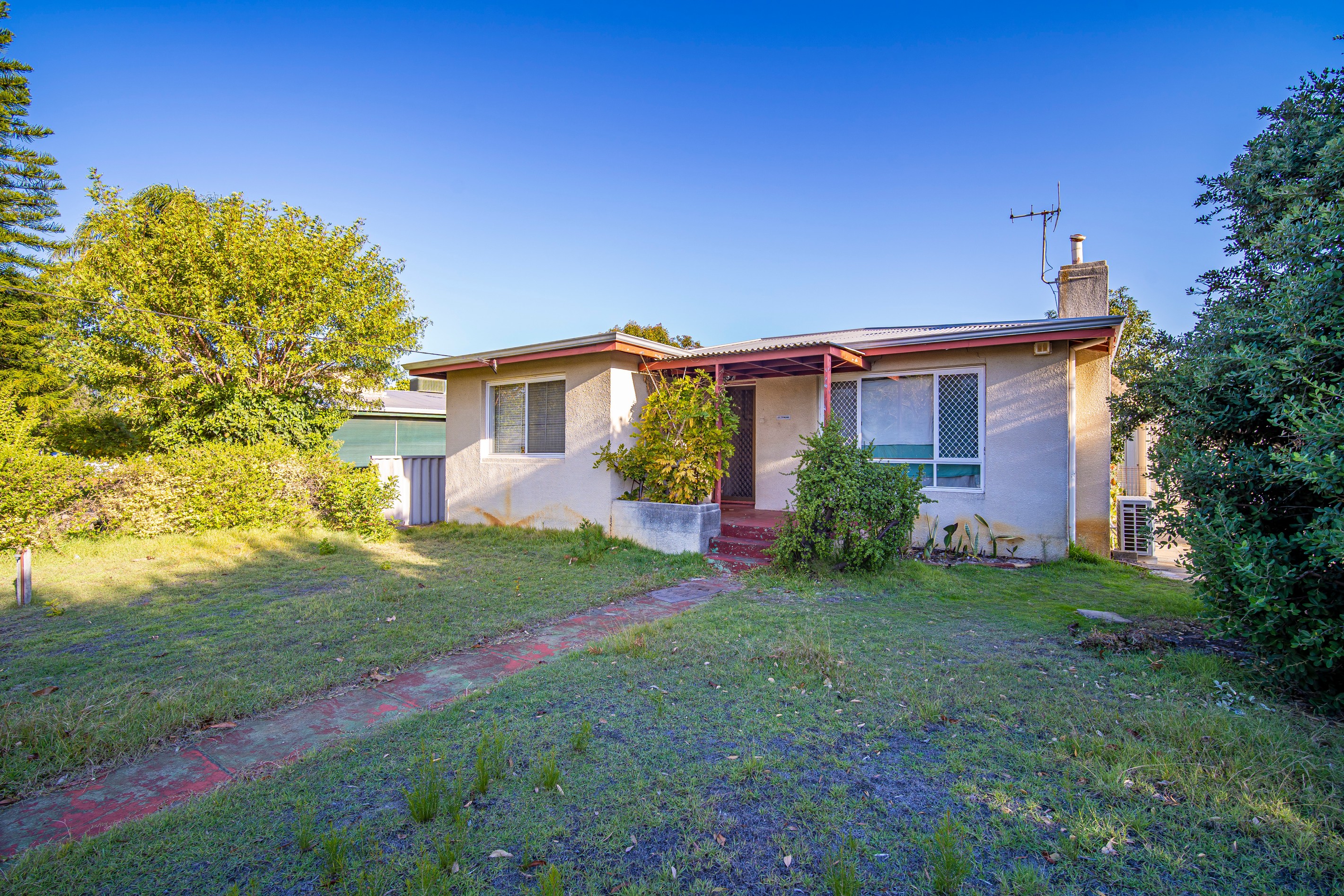 2 Oakland Avenue, Cloverdale, WA 6105