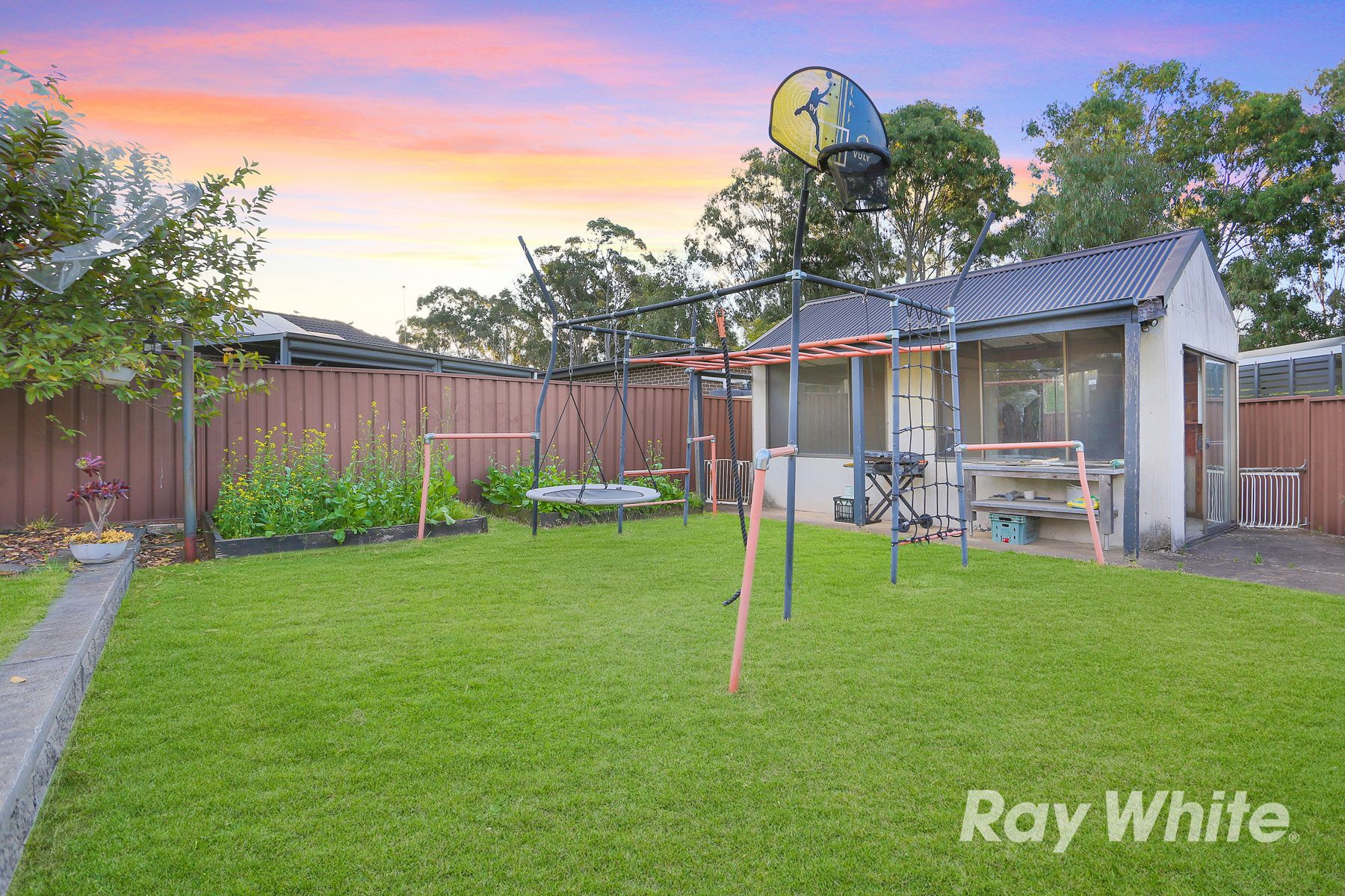 6 Coolong Crescent — photo 9 of 12