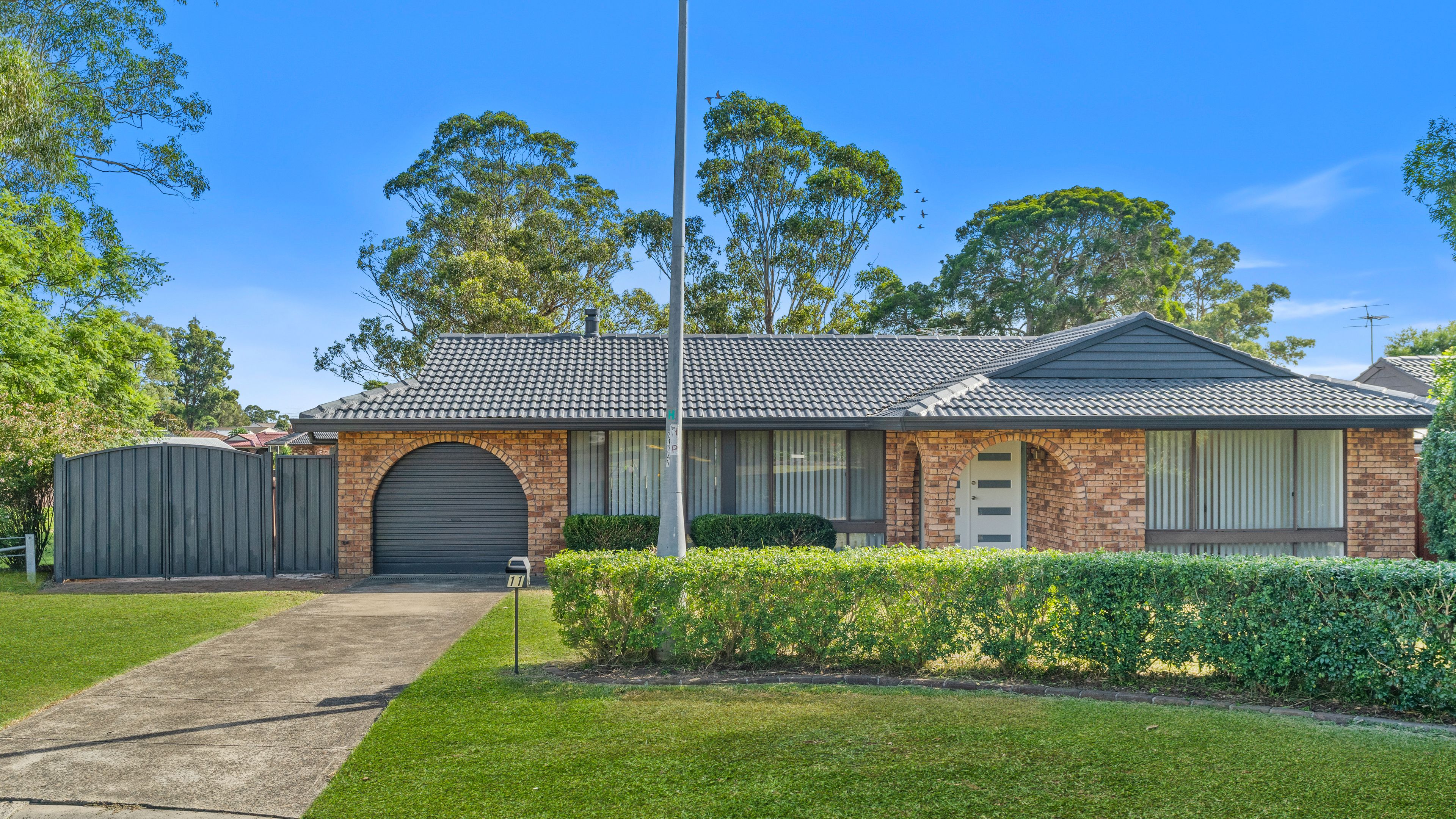 11 Leon Place, Ingleburn, NSW 2565