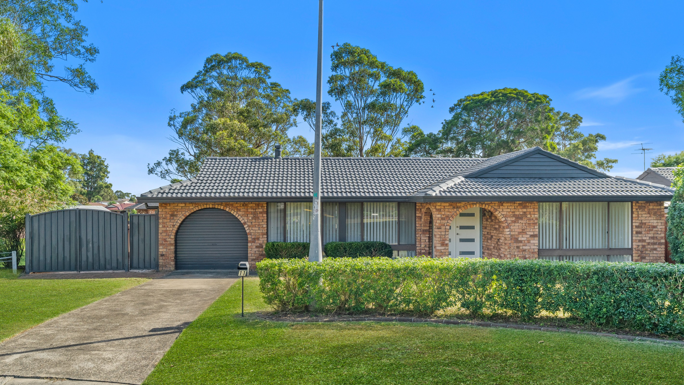 11 Leon Place, Ingleburn, NSW 2565