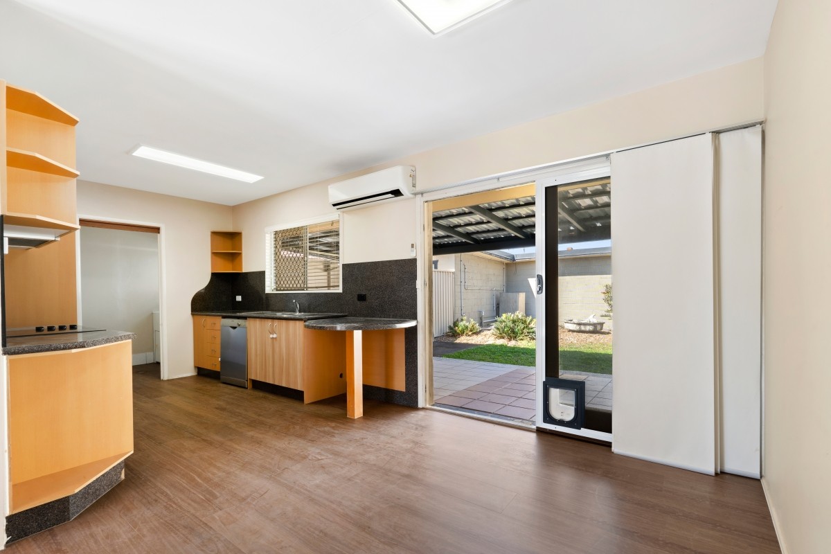 11 Boongala Road, Broadbeach Waters, QLD 4218