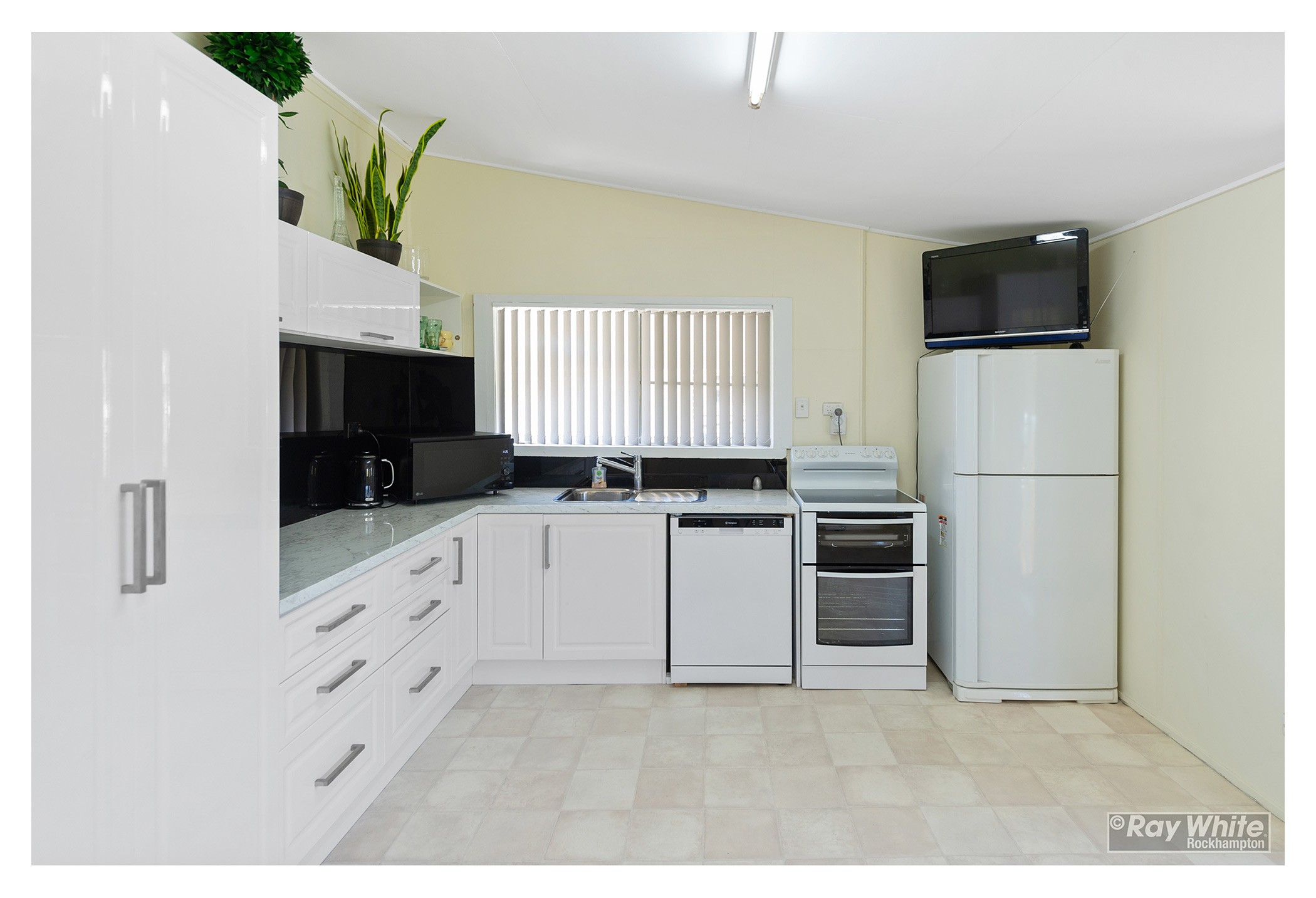 23A Main Street, Park Avenue, QLD 4701
